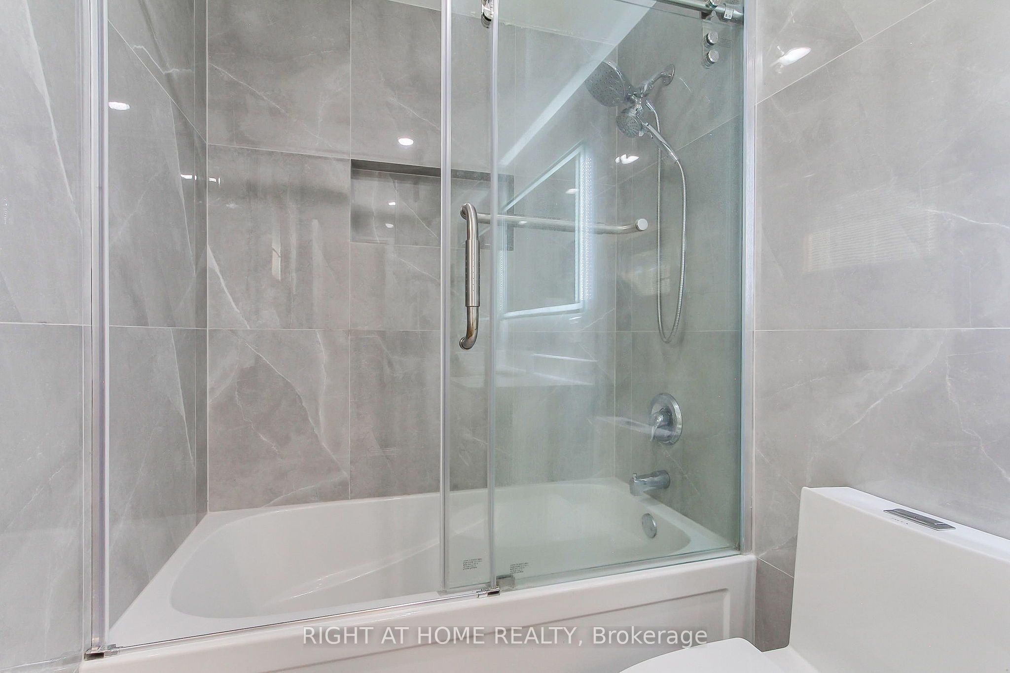 1715 Oberon Crescent Property Photo 33