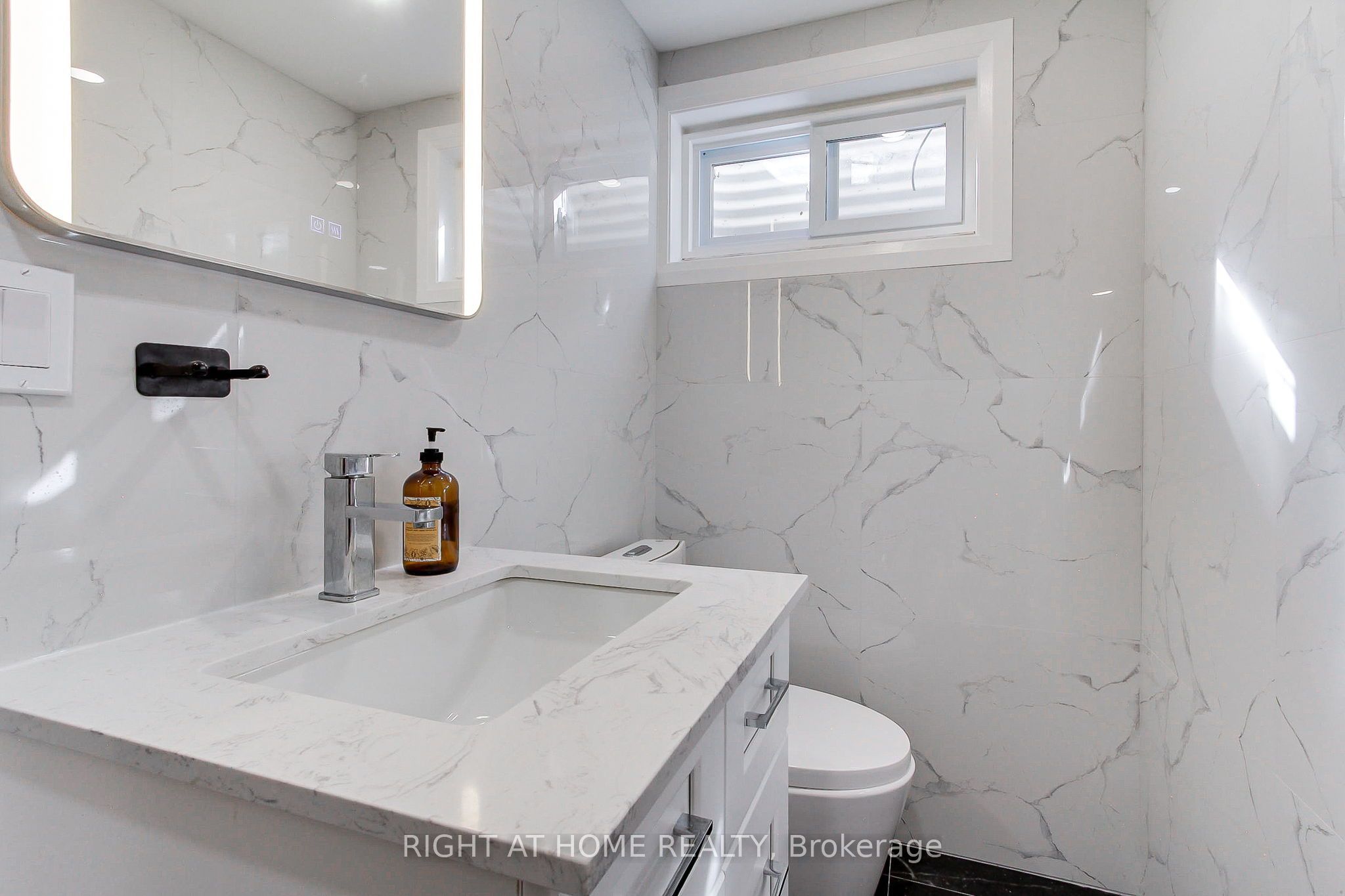 1715 Oberon Crescent Property Photo 37