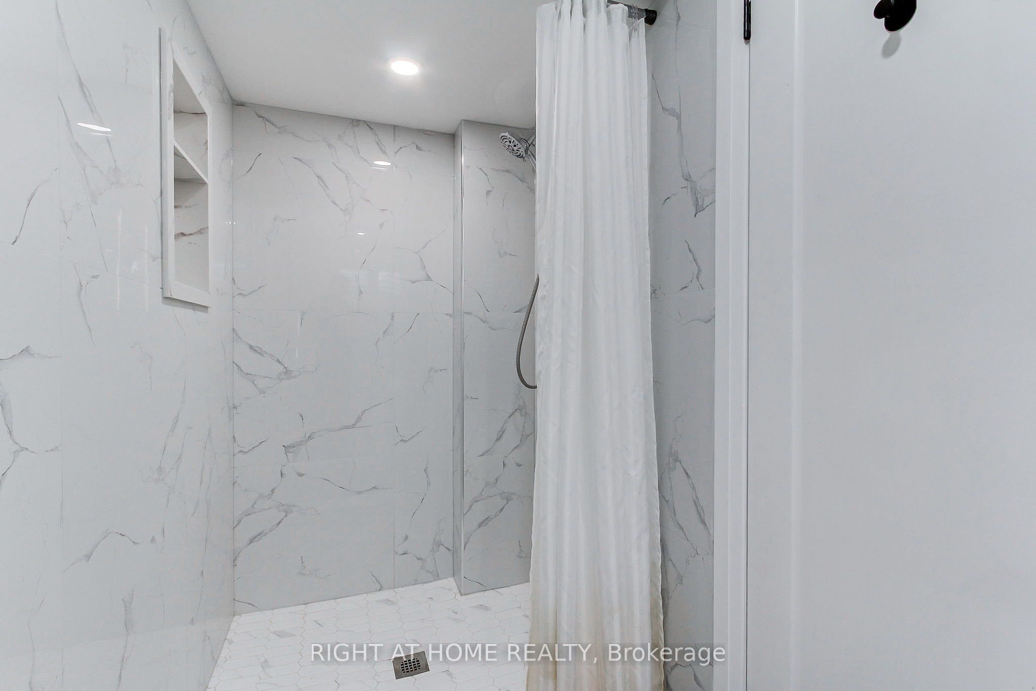 1715 Oberon Crescent Property Photo 38