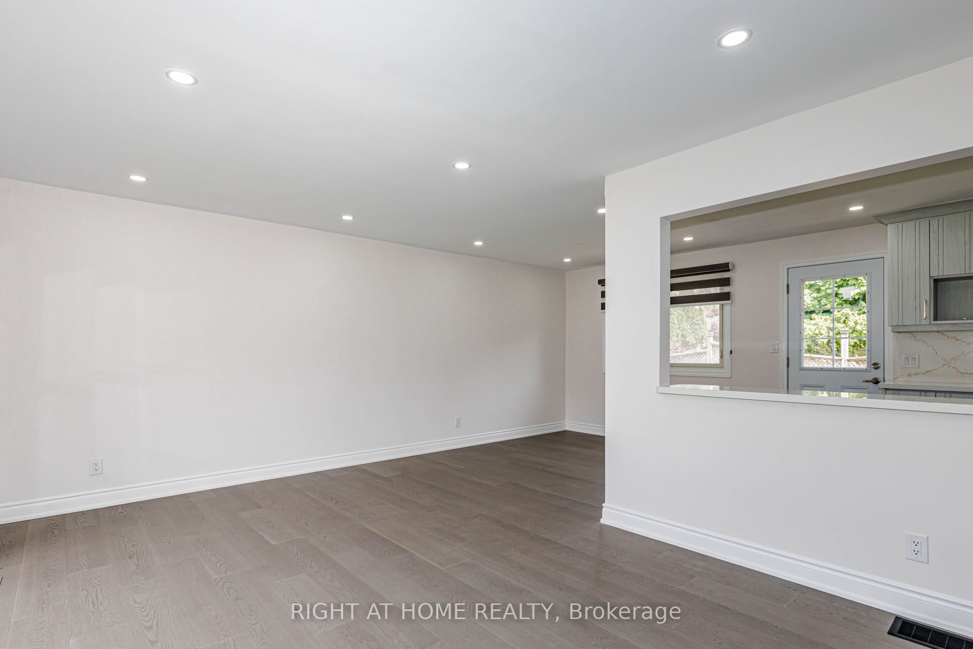 5154 New Street Property Photo 6