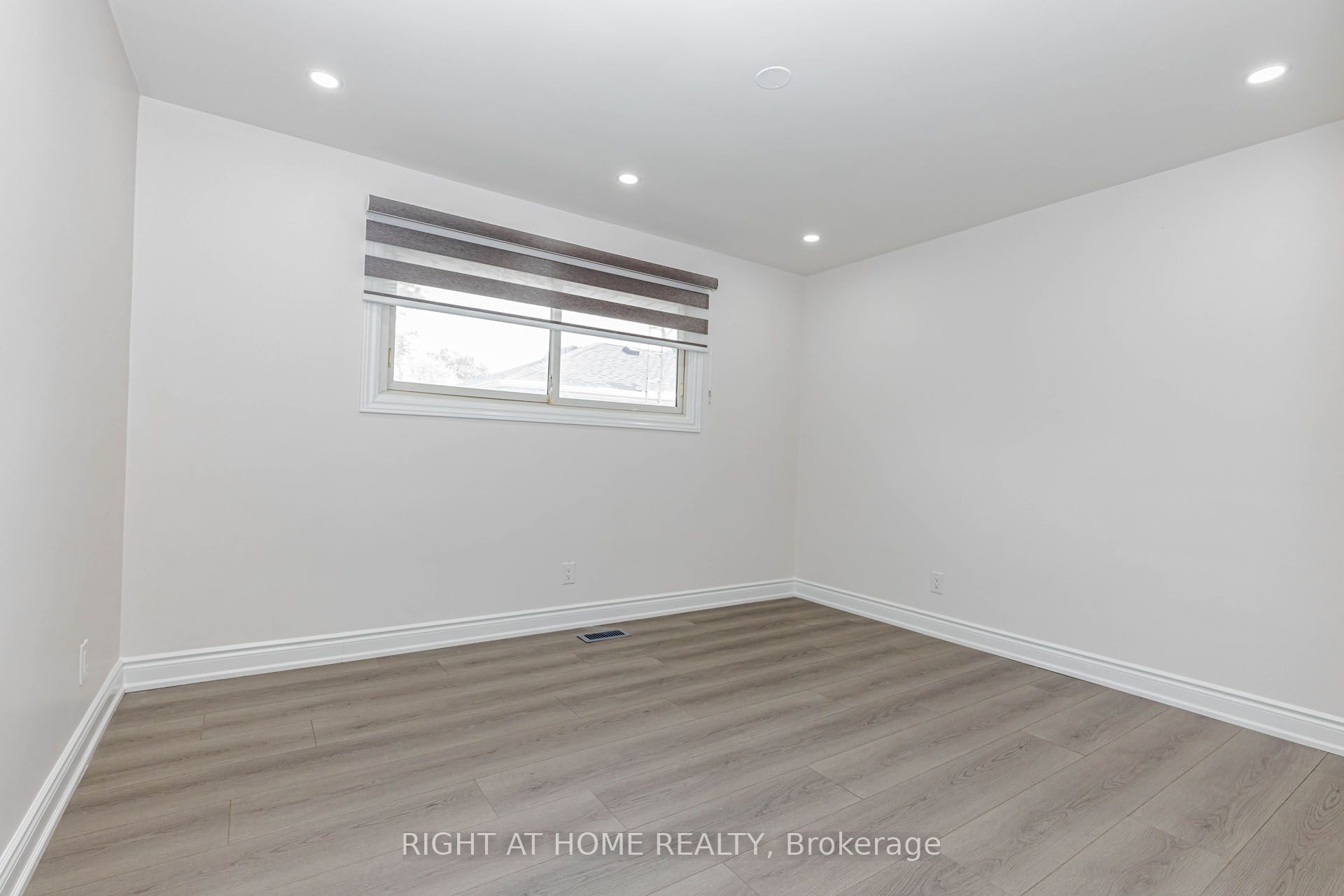5154 New Street Property Photo 15