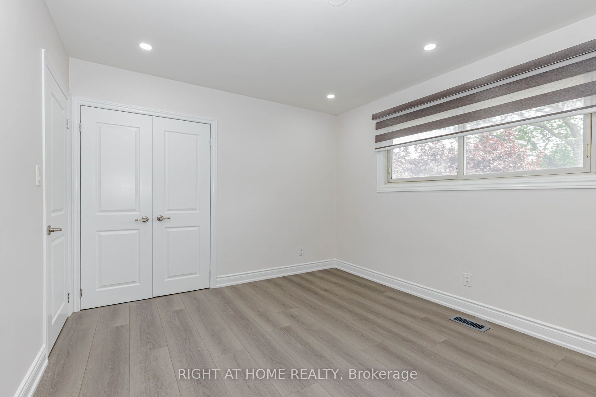 5154 New Street Property Photo 16