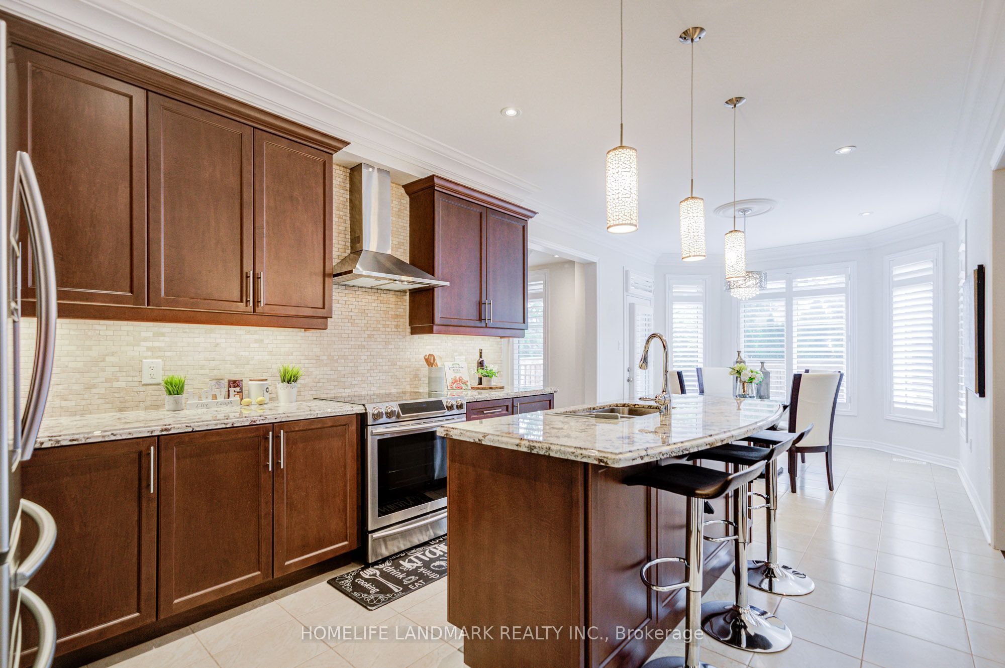 95 Hoey Crescent Property Photo 7