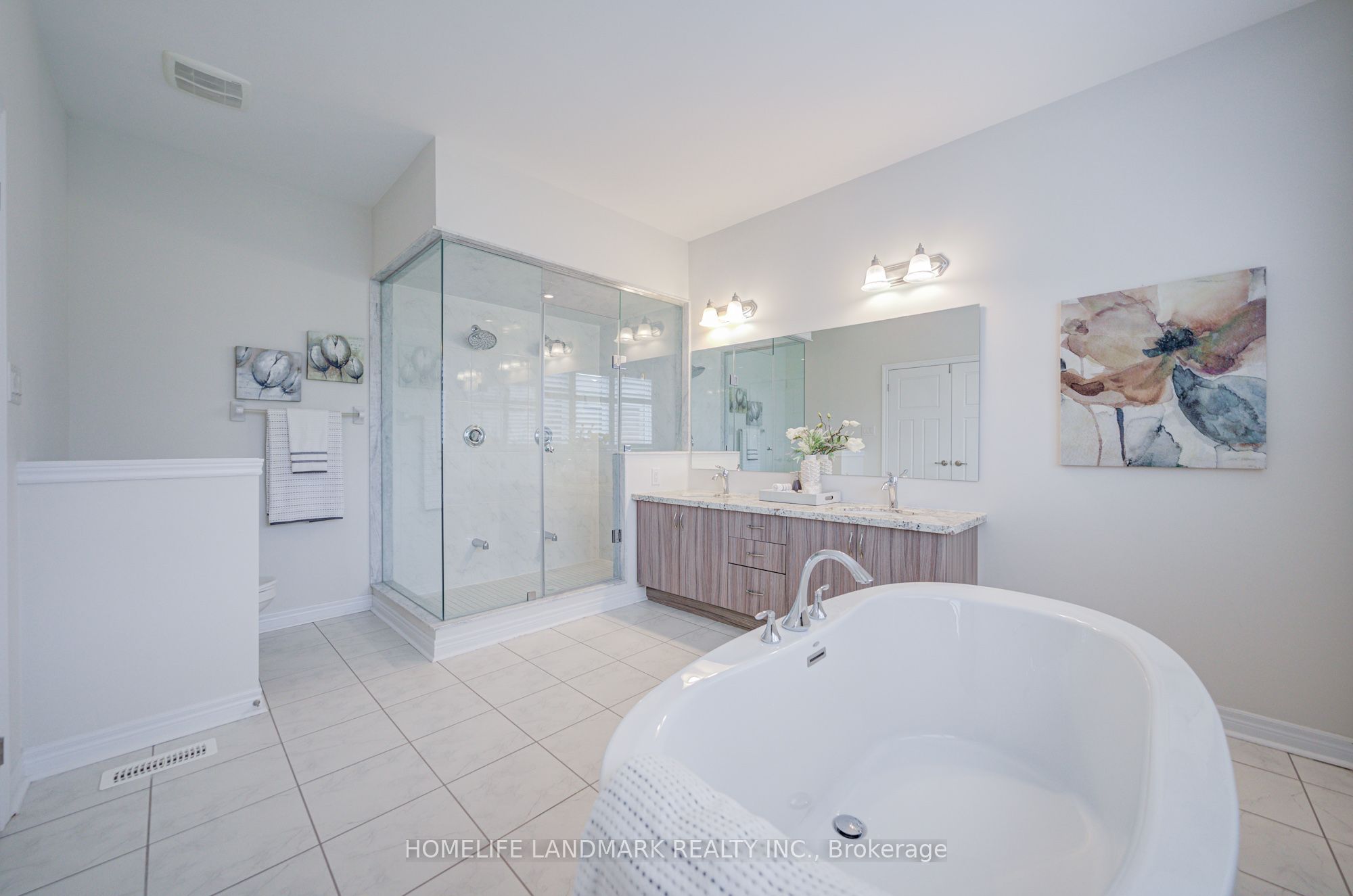 95 Hoey Crescent Property Photo 32