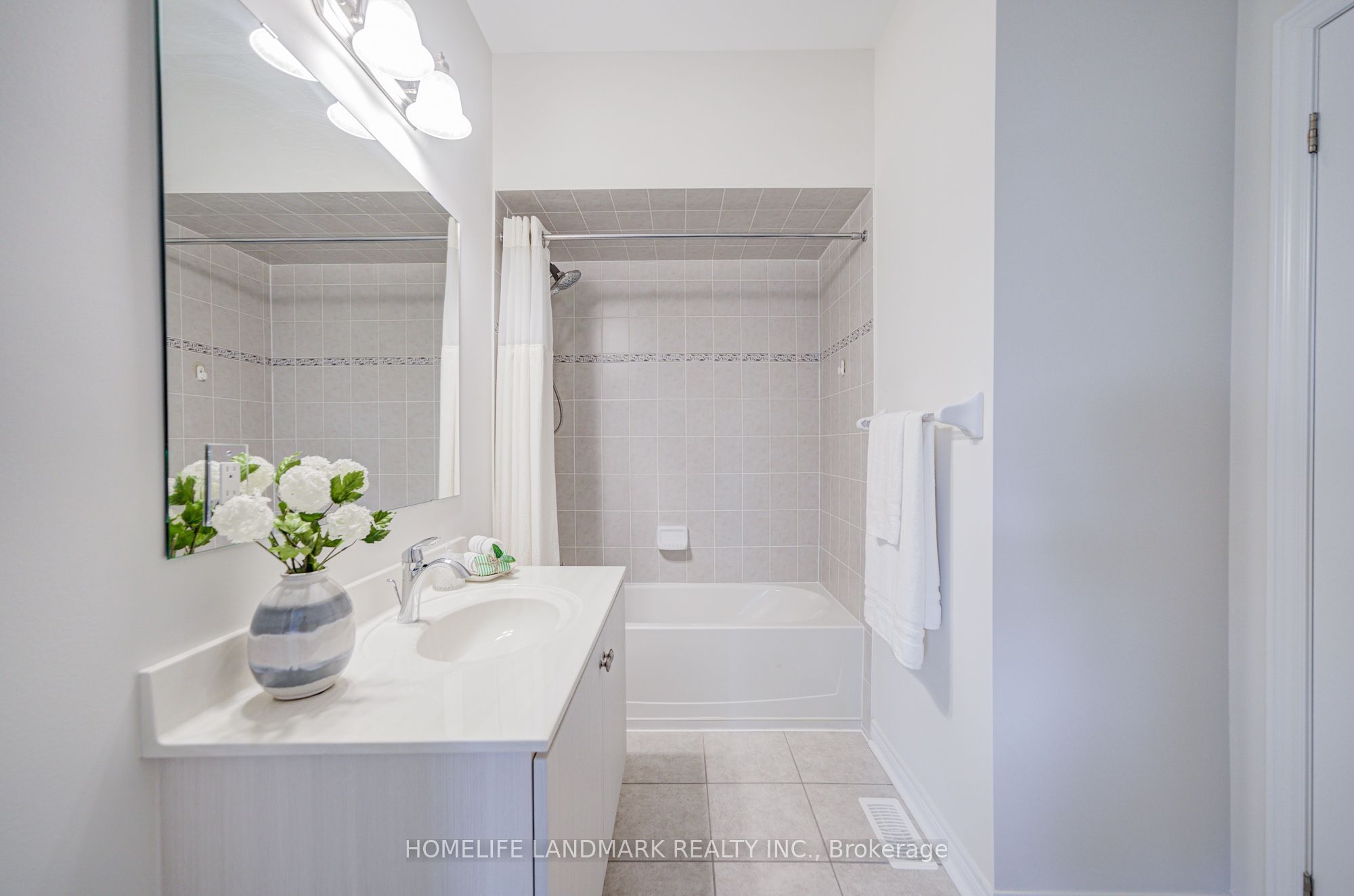 95 Hoey Crescent Property Photo 36