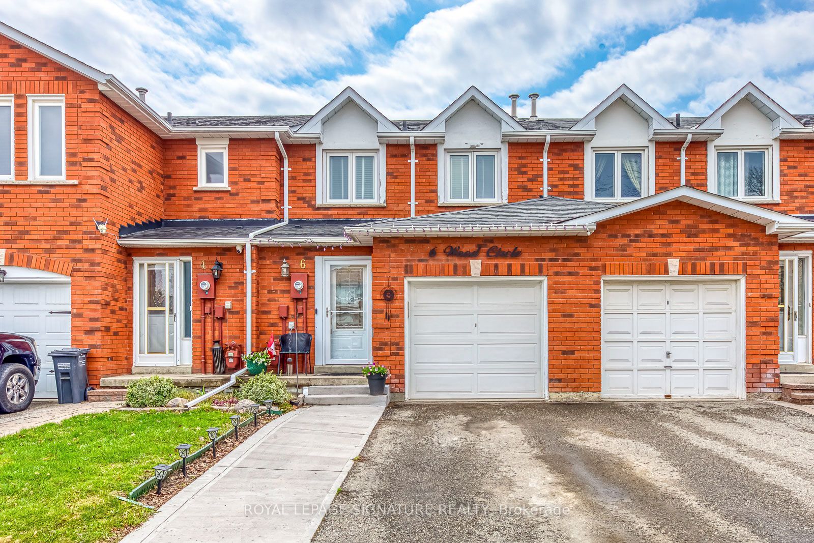 6 Wood Circle Property Photo 1