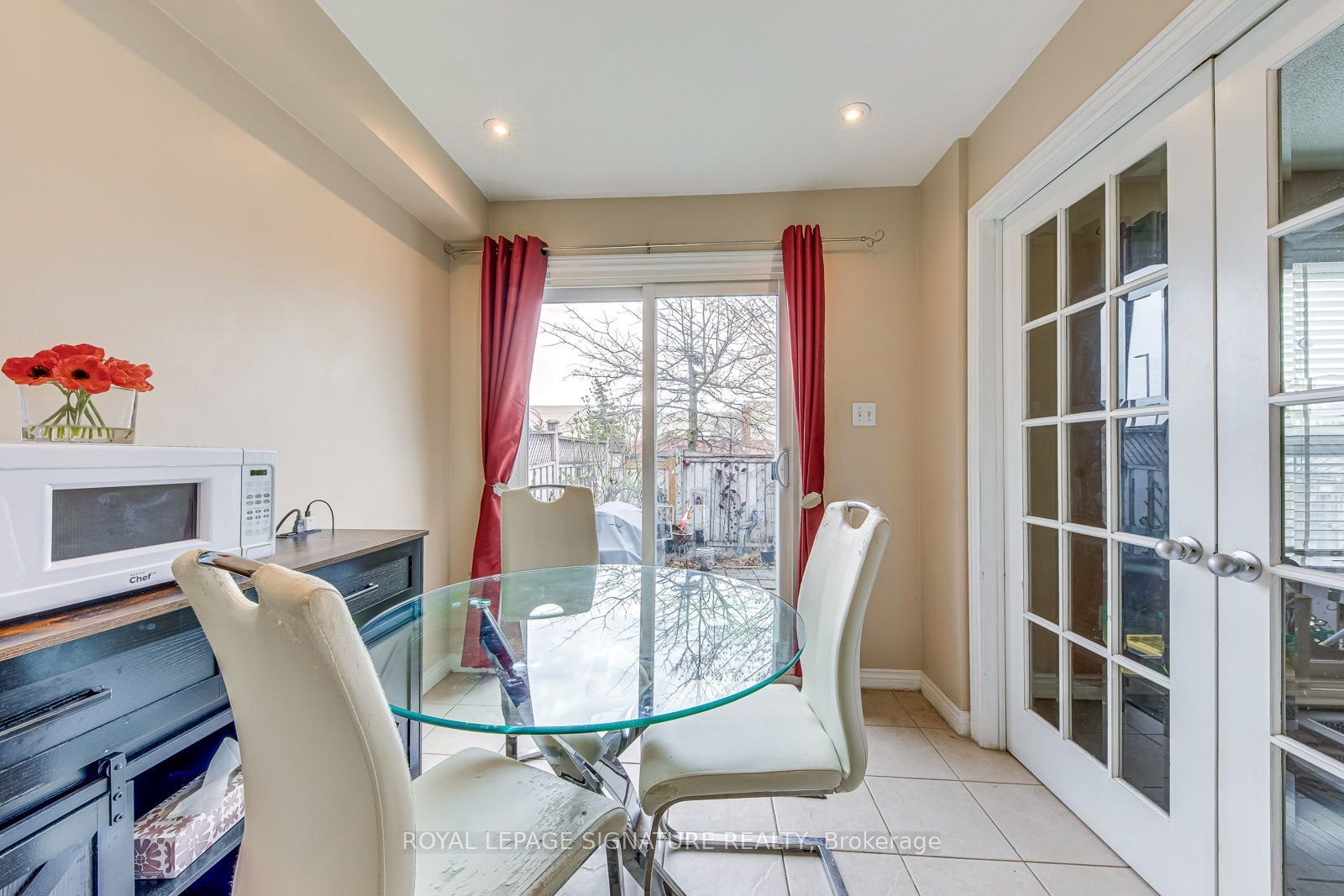 6 Wood Circle Property Photo 5