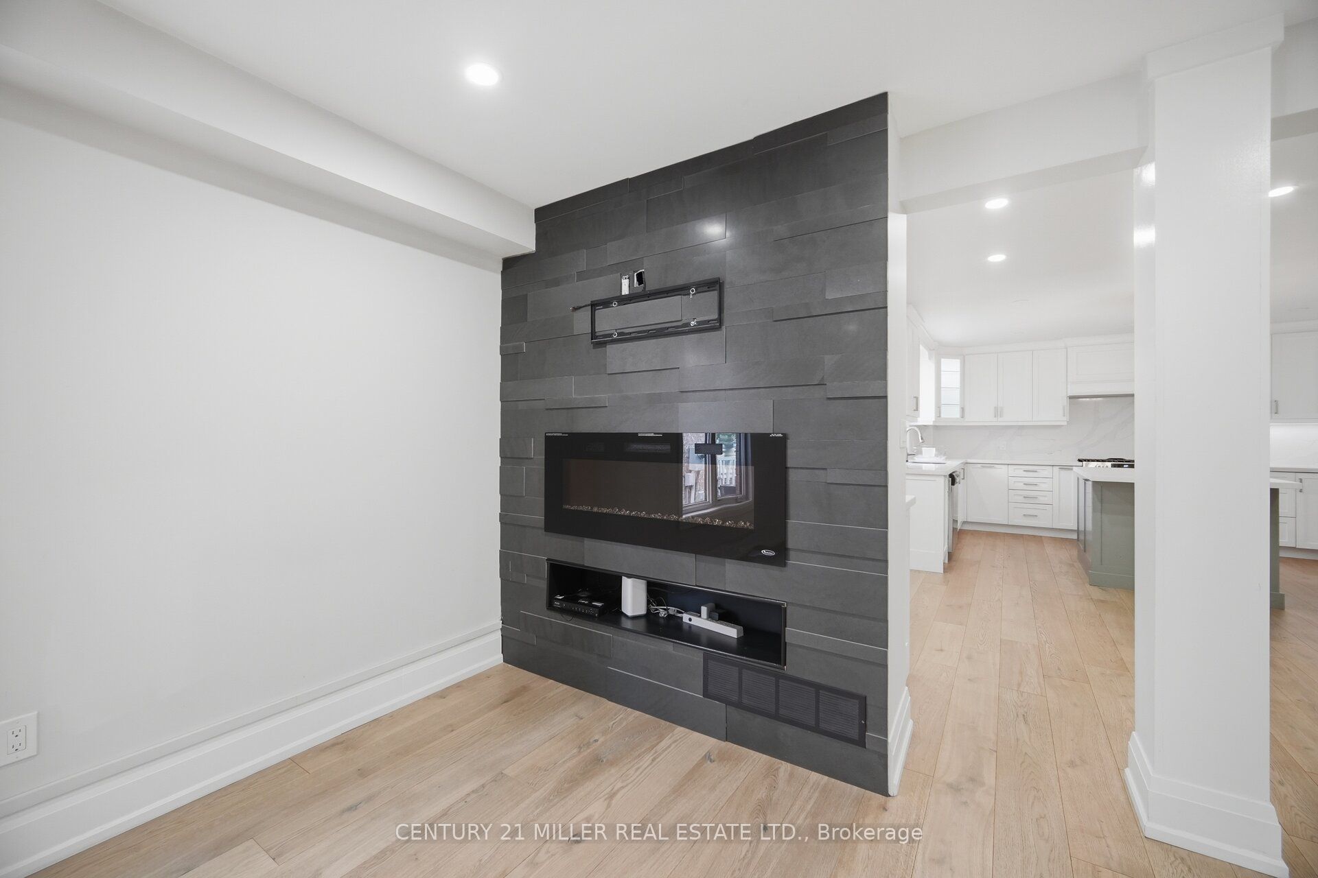 689 Macbeth Heights Property Photo 14