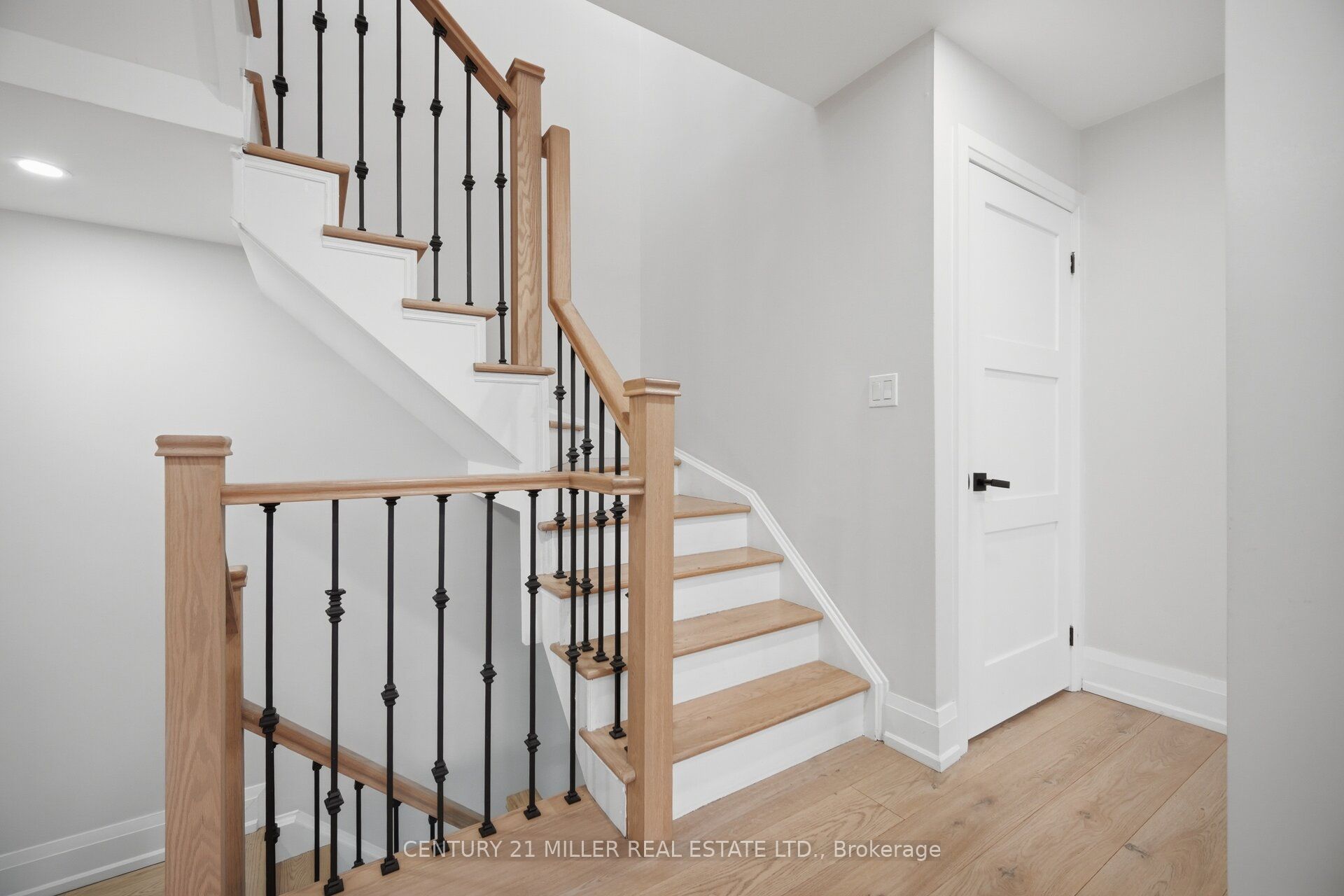 689 Macbeth Heights Property Photo 27