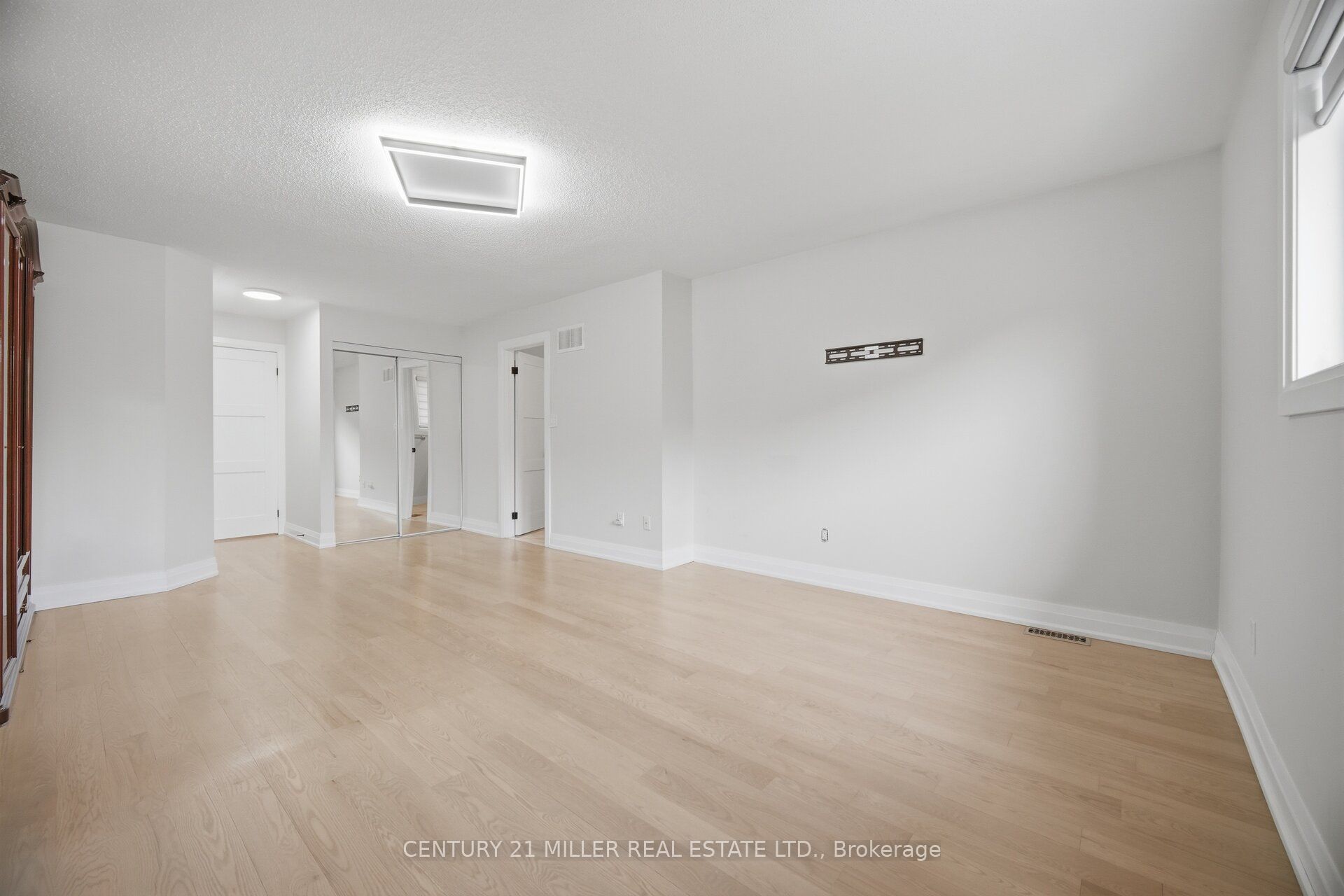689 Macbeth Heights Property Photo 29