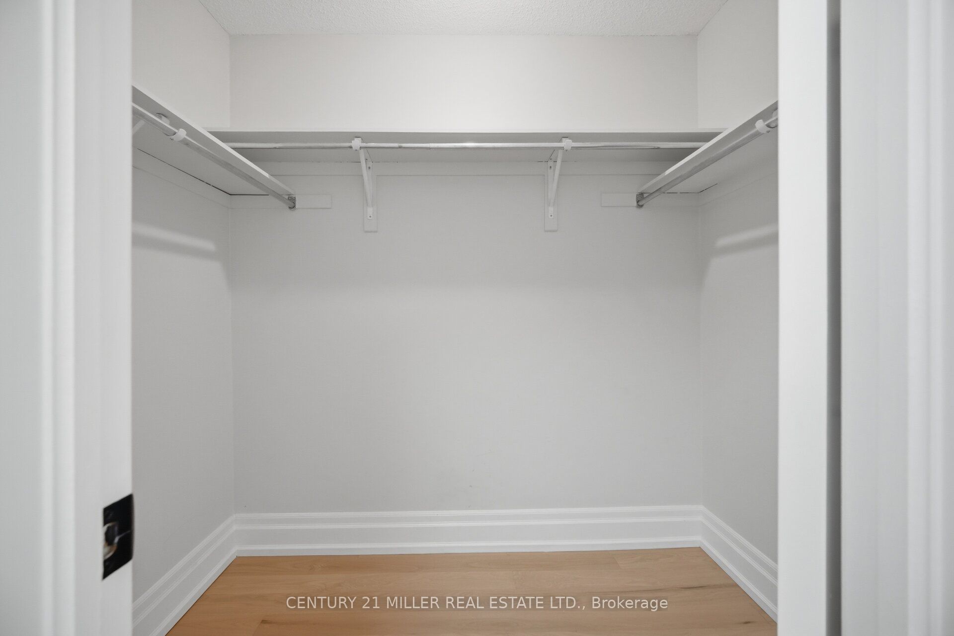 689 Macbeth Heights Property Photo 32