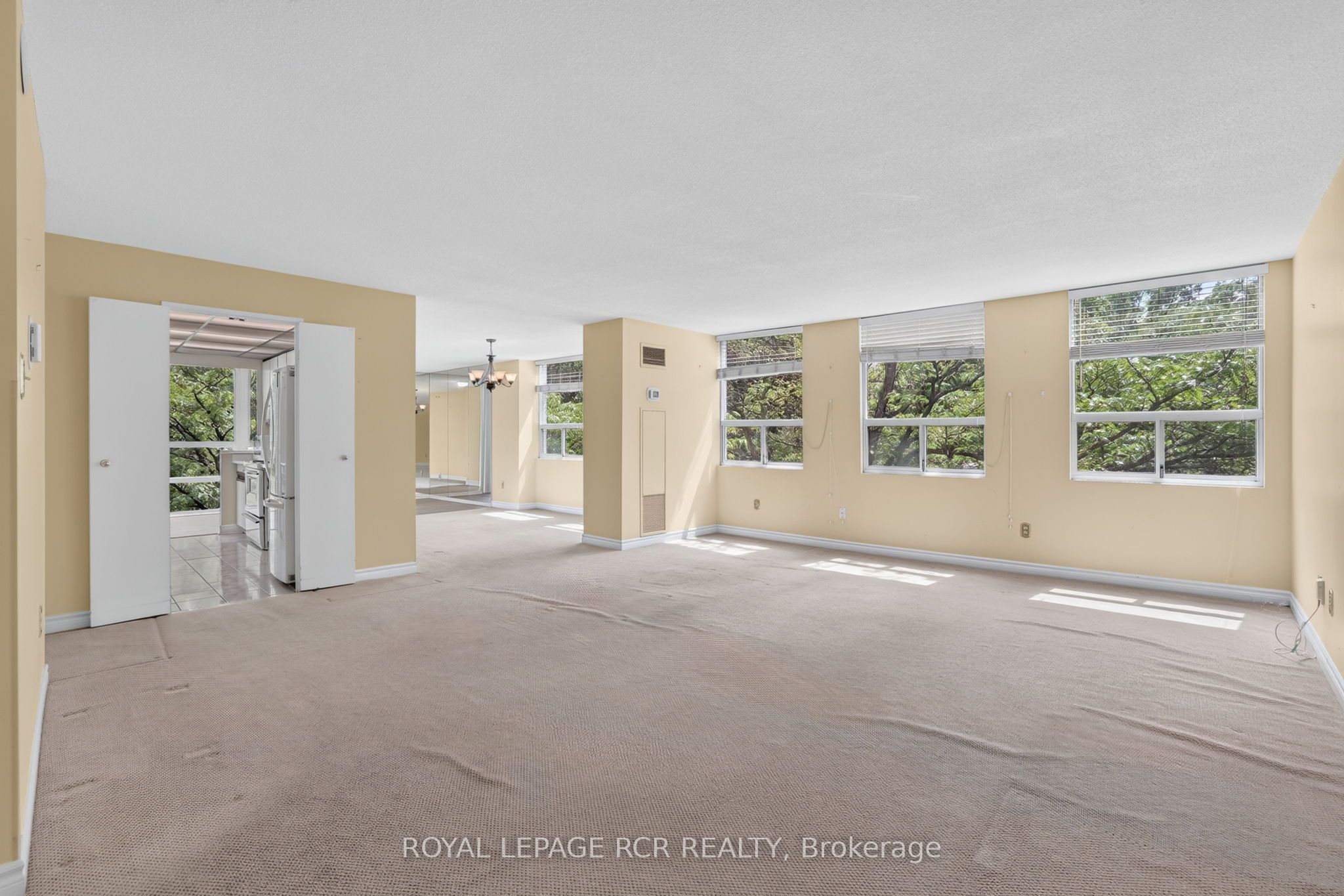 3650 Kaneff Crescent 303 Property Photo 4