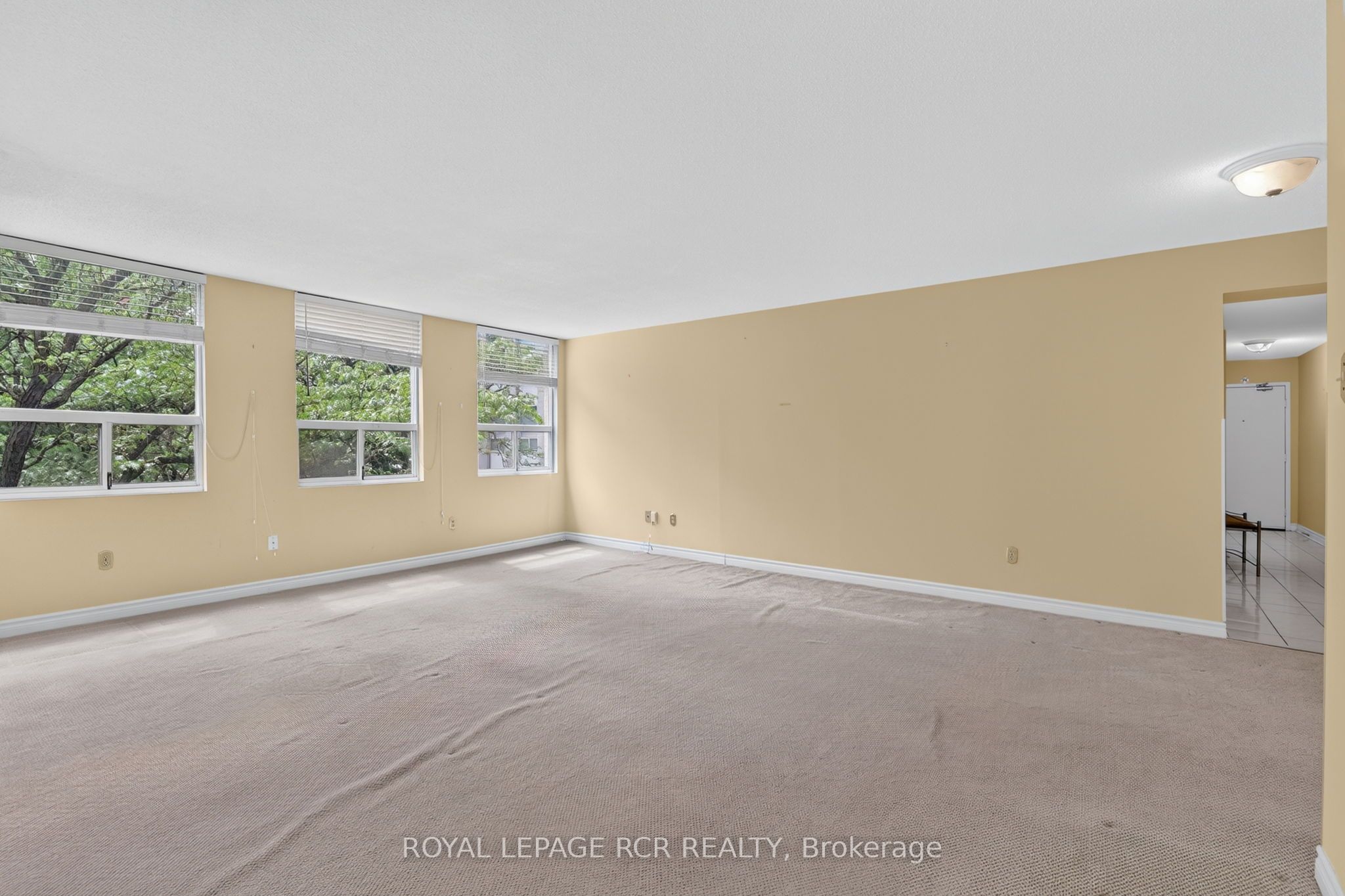 3650 Kaneff Crescent 303 Property Photo 5