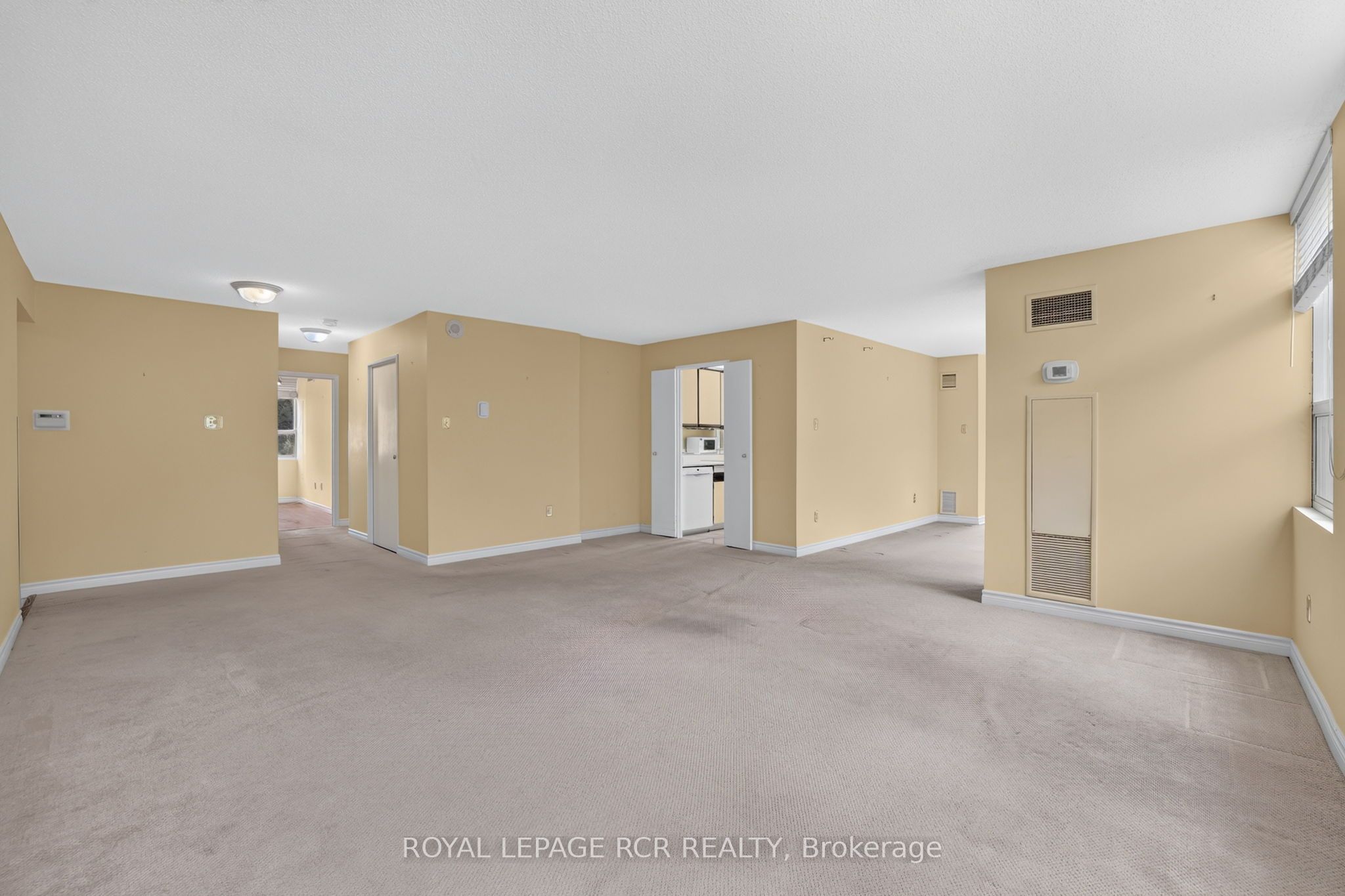 3650 Kaneff Crescent 303 Property Photo 6