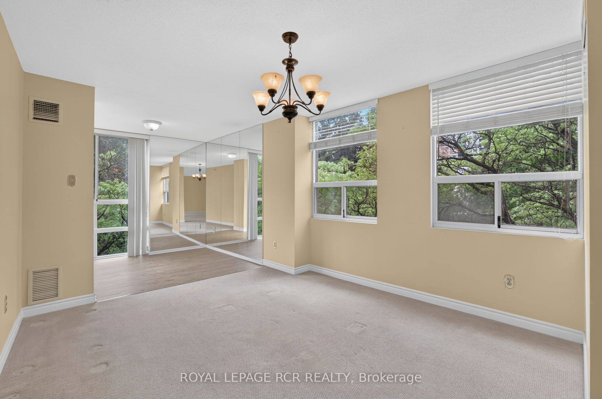 3650 Kaneff Crescent 303 Property Photo 7