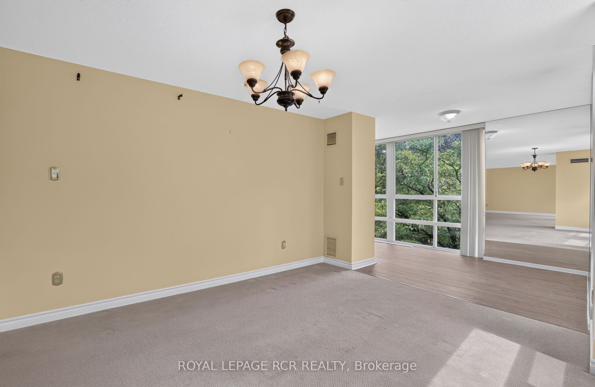 3650 Kaneff Crescent 303 Property Photo 8