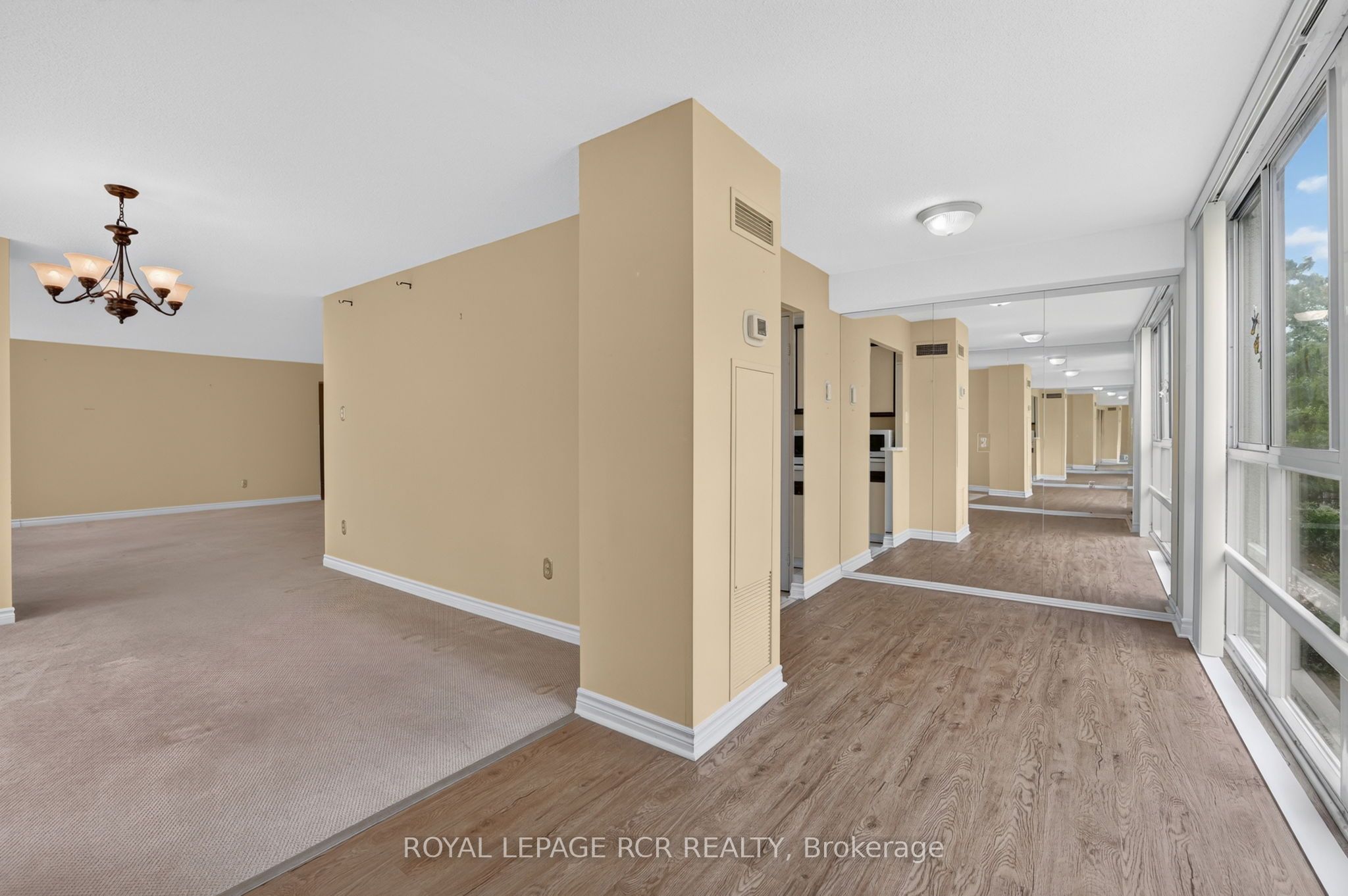 3650 Kaneff Crescent 303 Property Photo 11