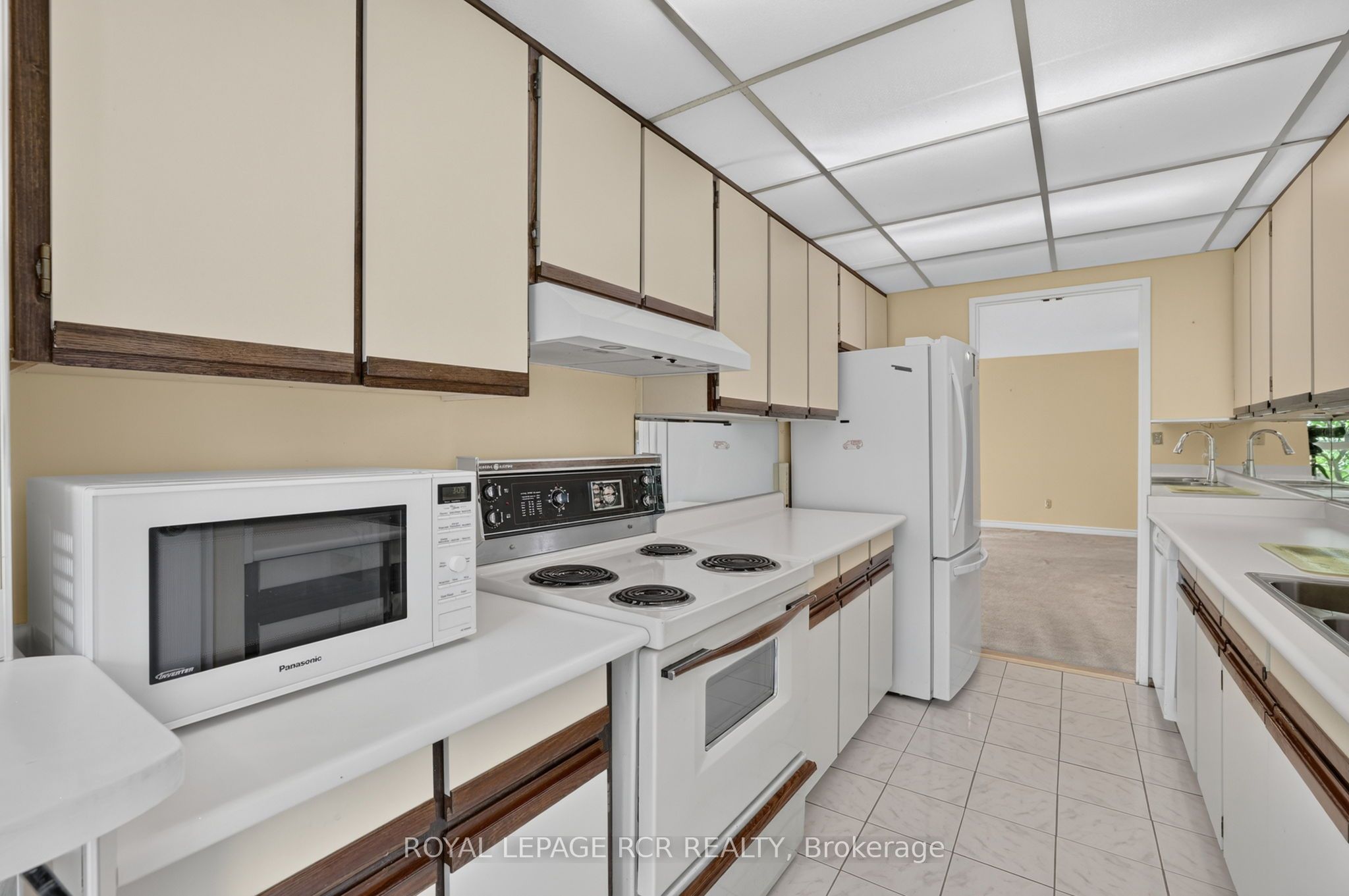 3650 Kaneff Crescent 303 Property Photo 14