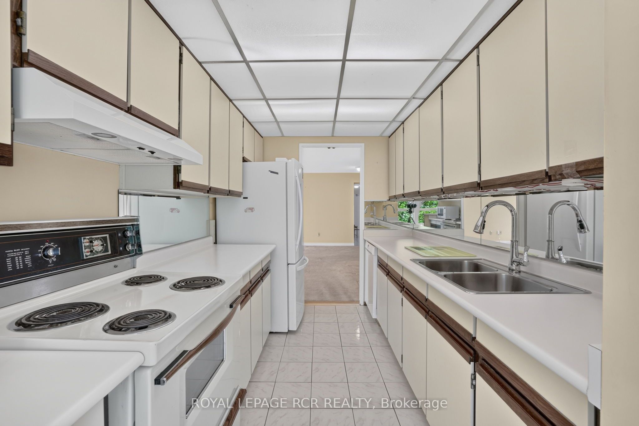 3650 Kaneff Crescent 303 Property Photo 15
