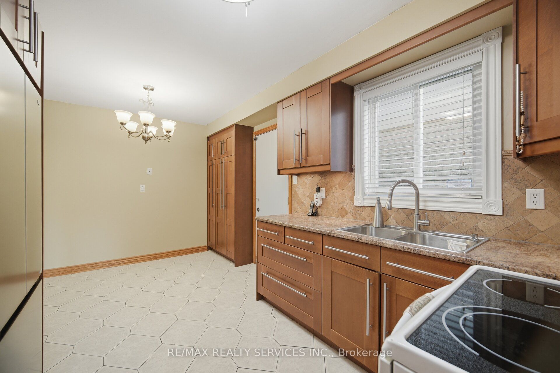 172 Morton Way Property Photo 14