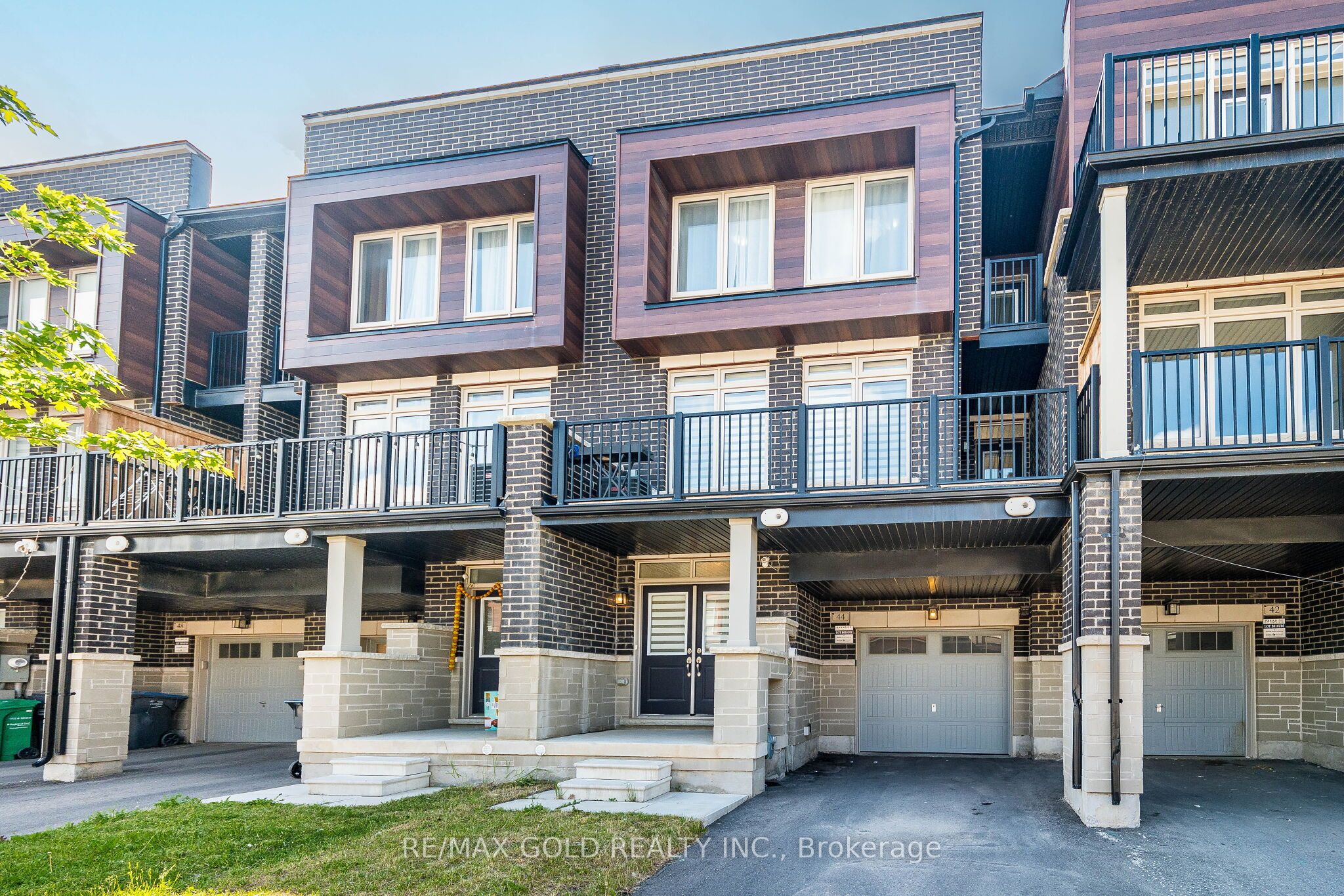 44 Donald Ficht Crescent Property Photo 1