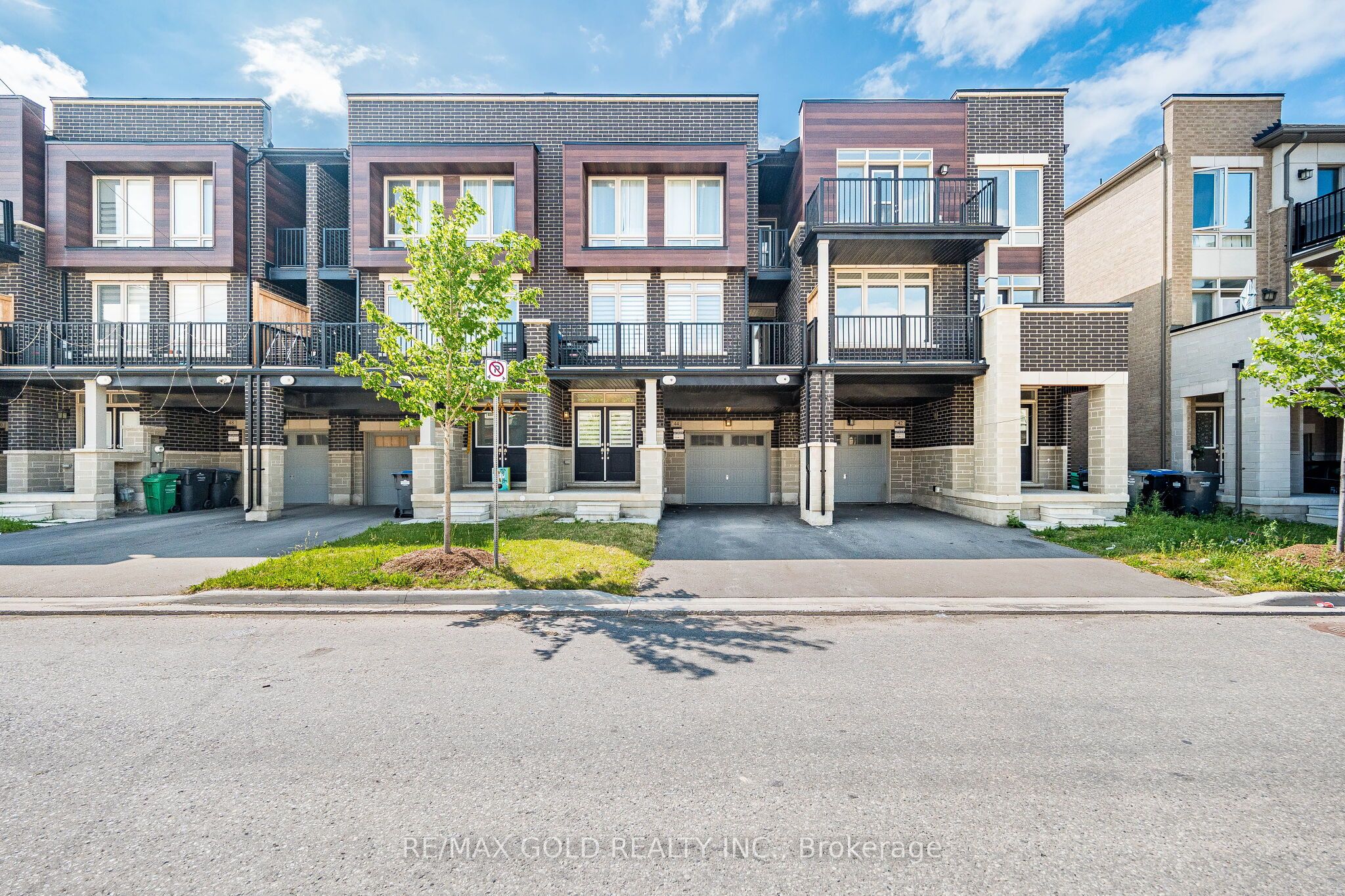 44 Donald Ficht Crescent Property Photo 2