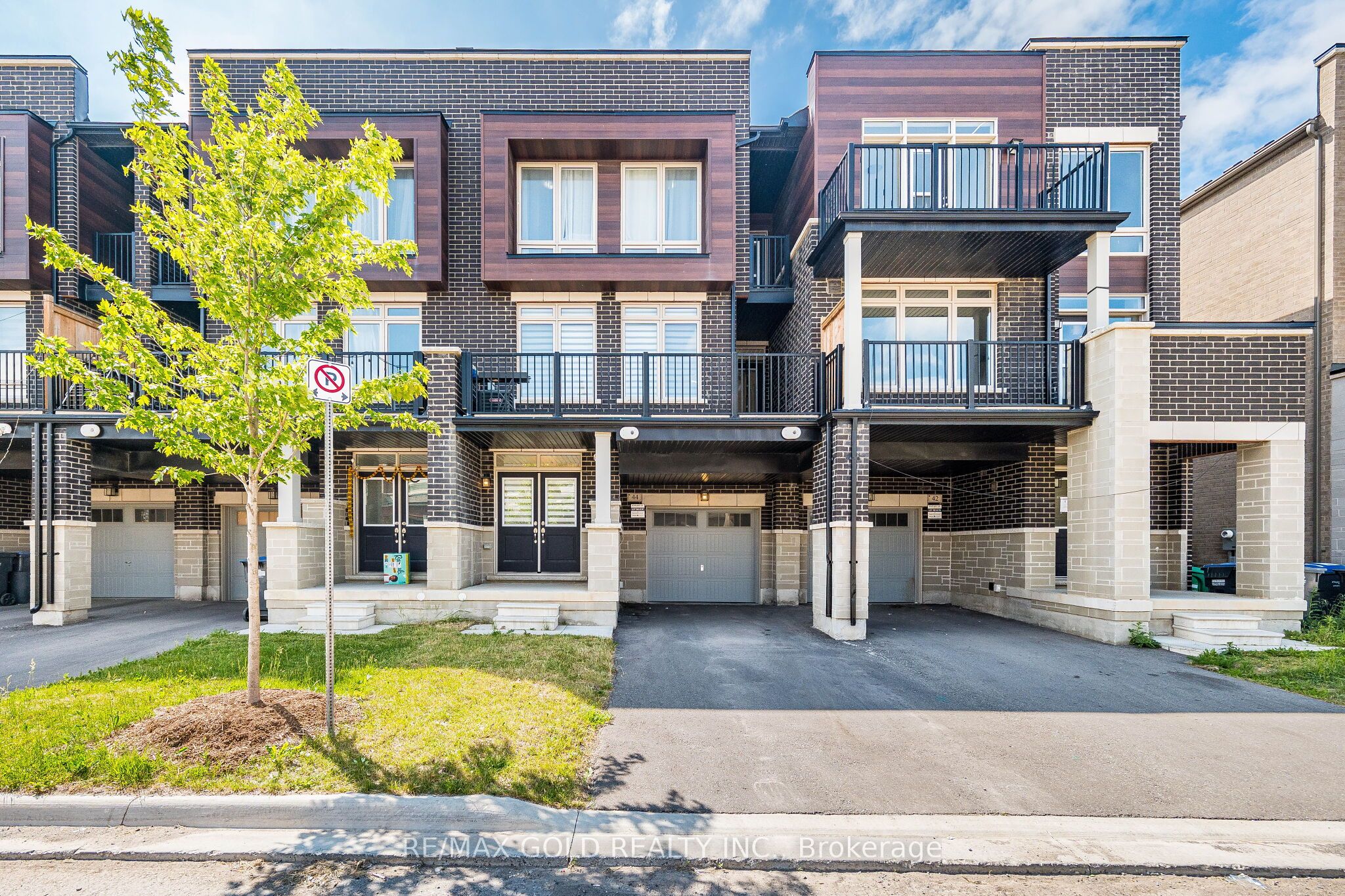 44 Donald Ficht Crescent Property Photo 3
