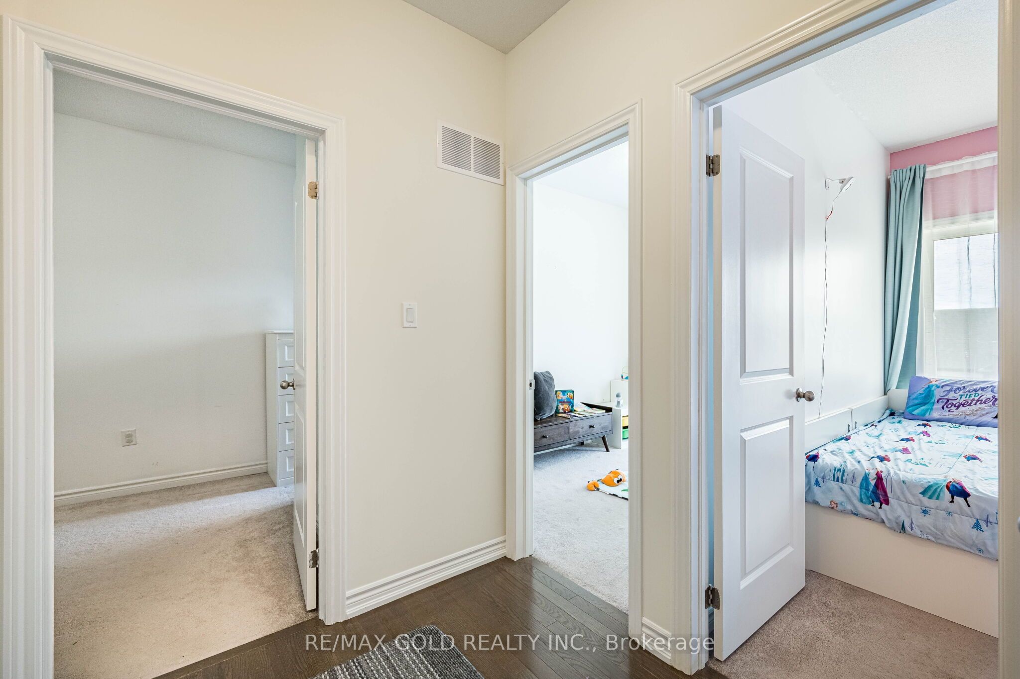 44 Donald Ficht Crescent Property Photo 32