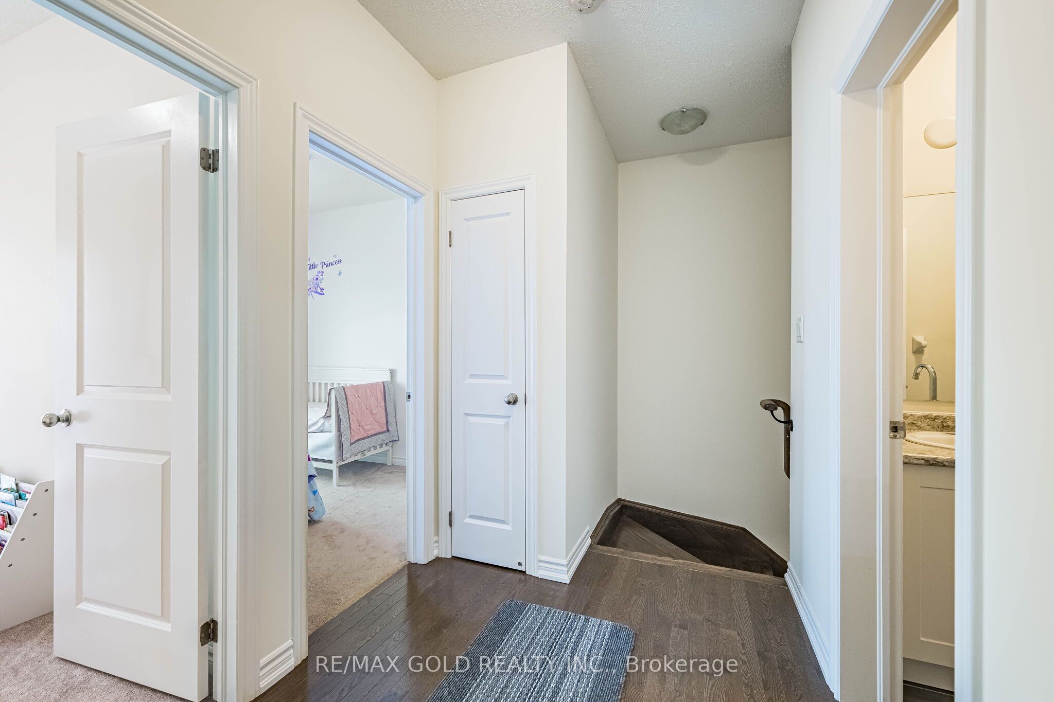 44 Donald Ficht Crescent Property Photo 33