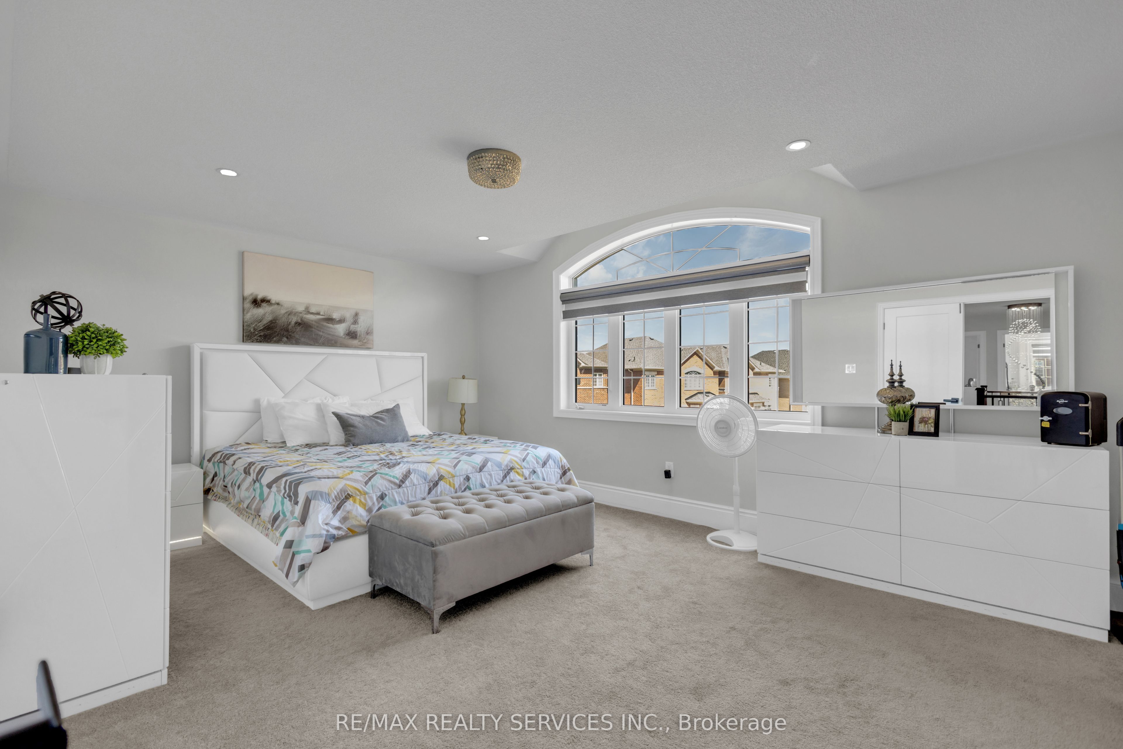 40 Rosewell Crescent Property Photo 5