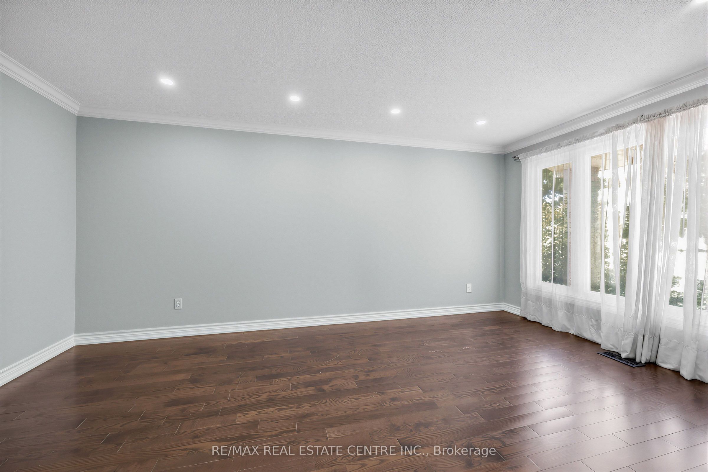 10 Diane Court Property Photo 6
