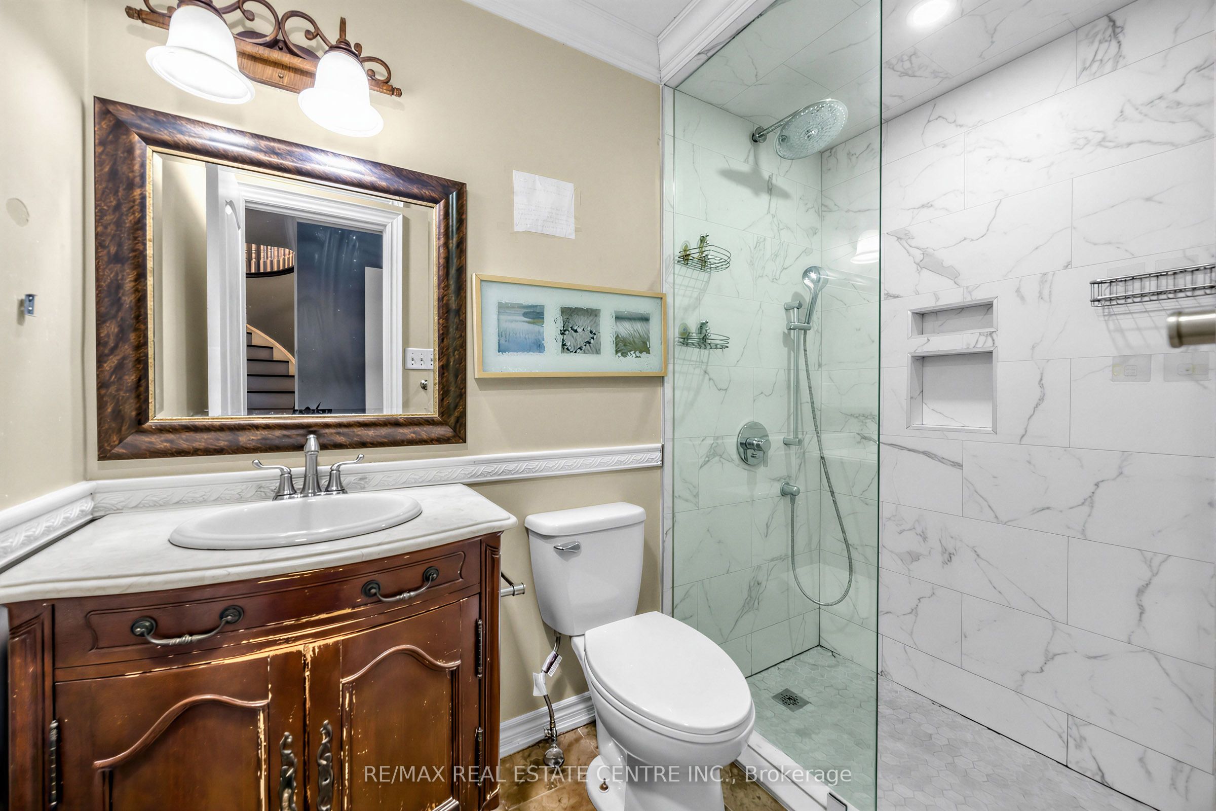 10 Diane Court Property Photo 8