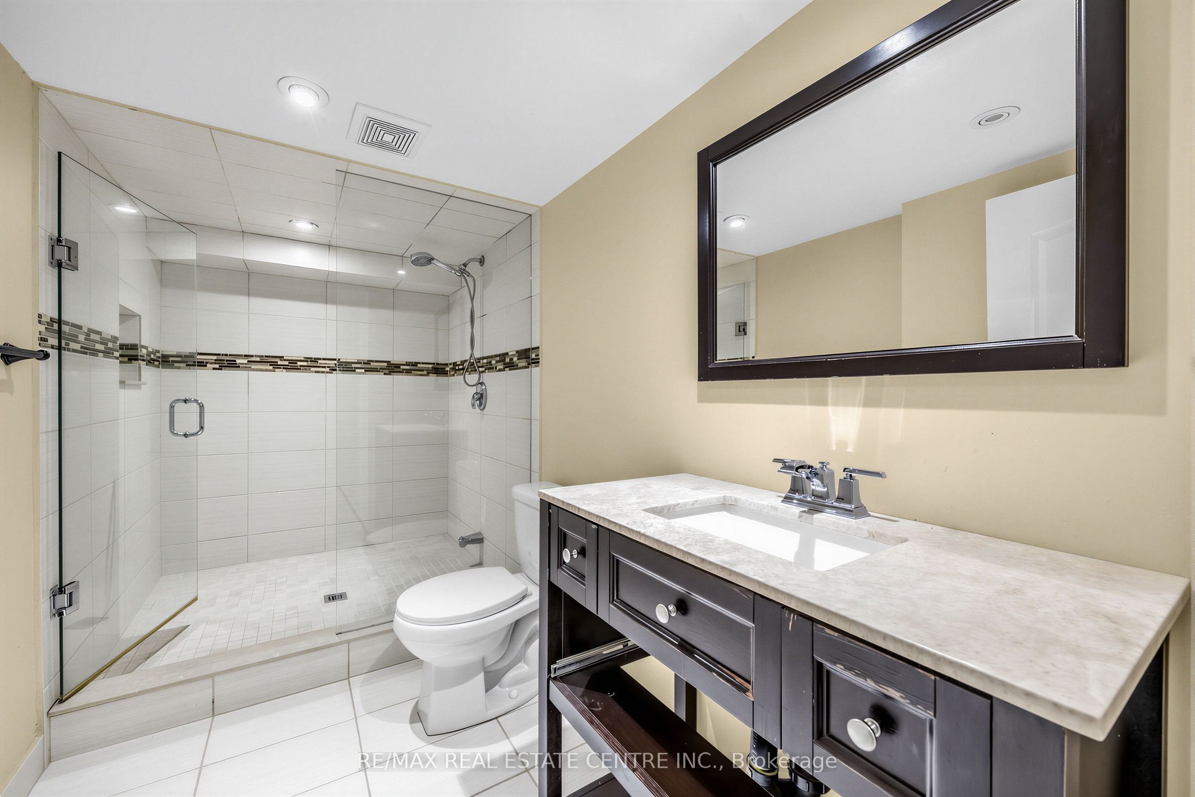10 Diane Court Property Photo 18
