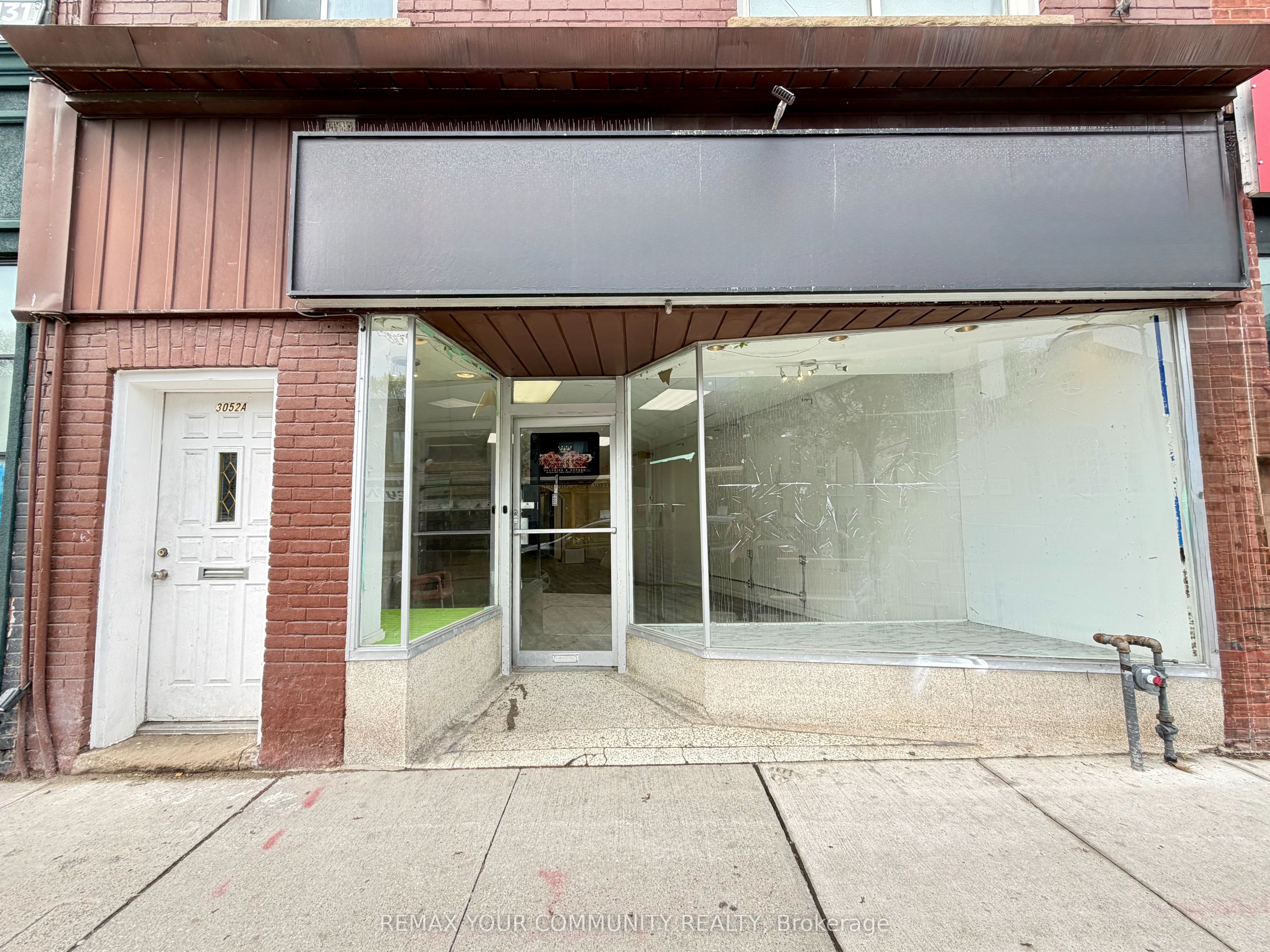 3052 Dundas Street W Property Photo 2