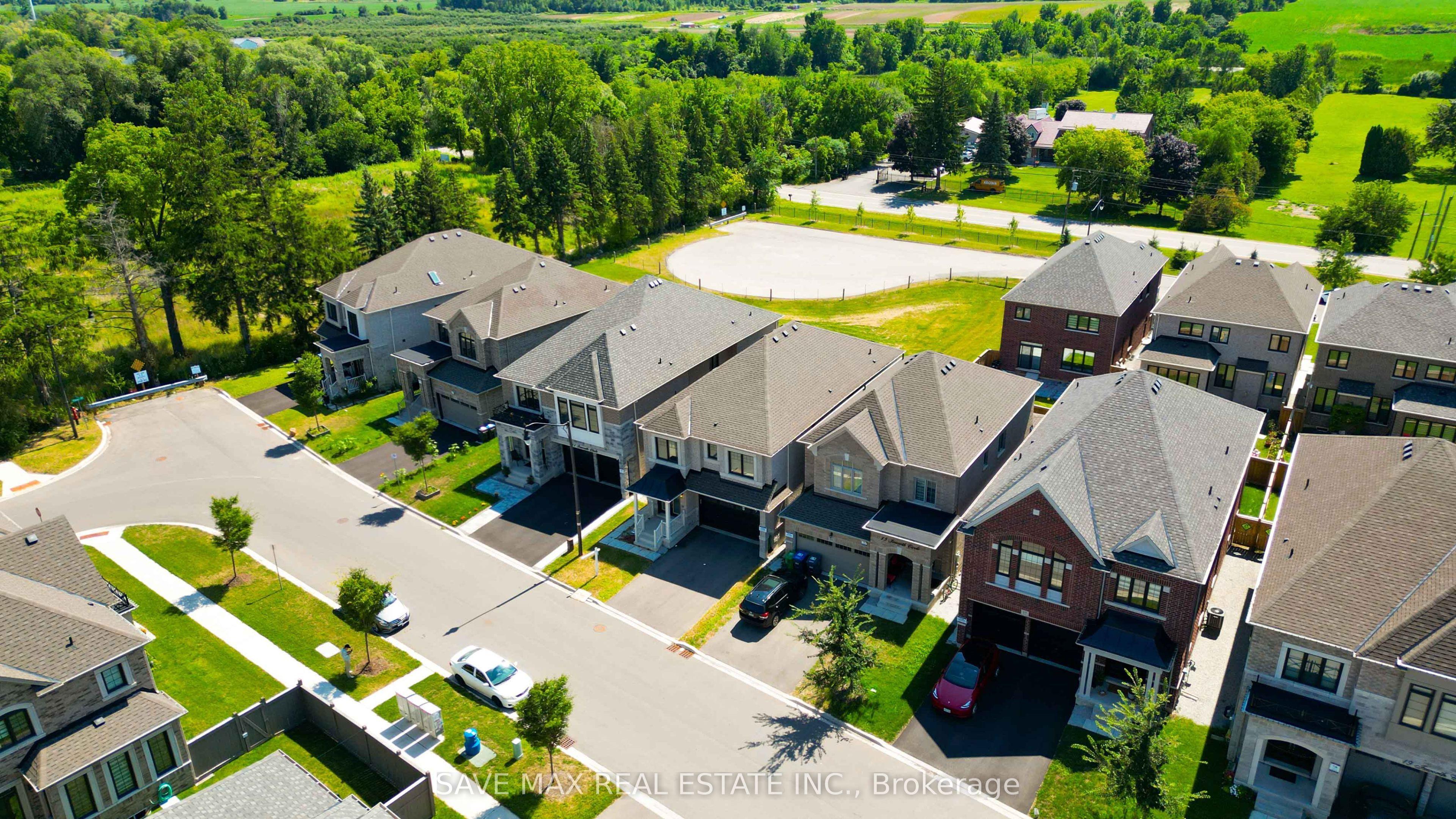 13 Ixworth Circle Property Photo 2