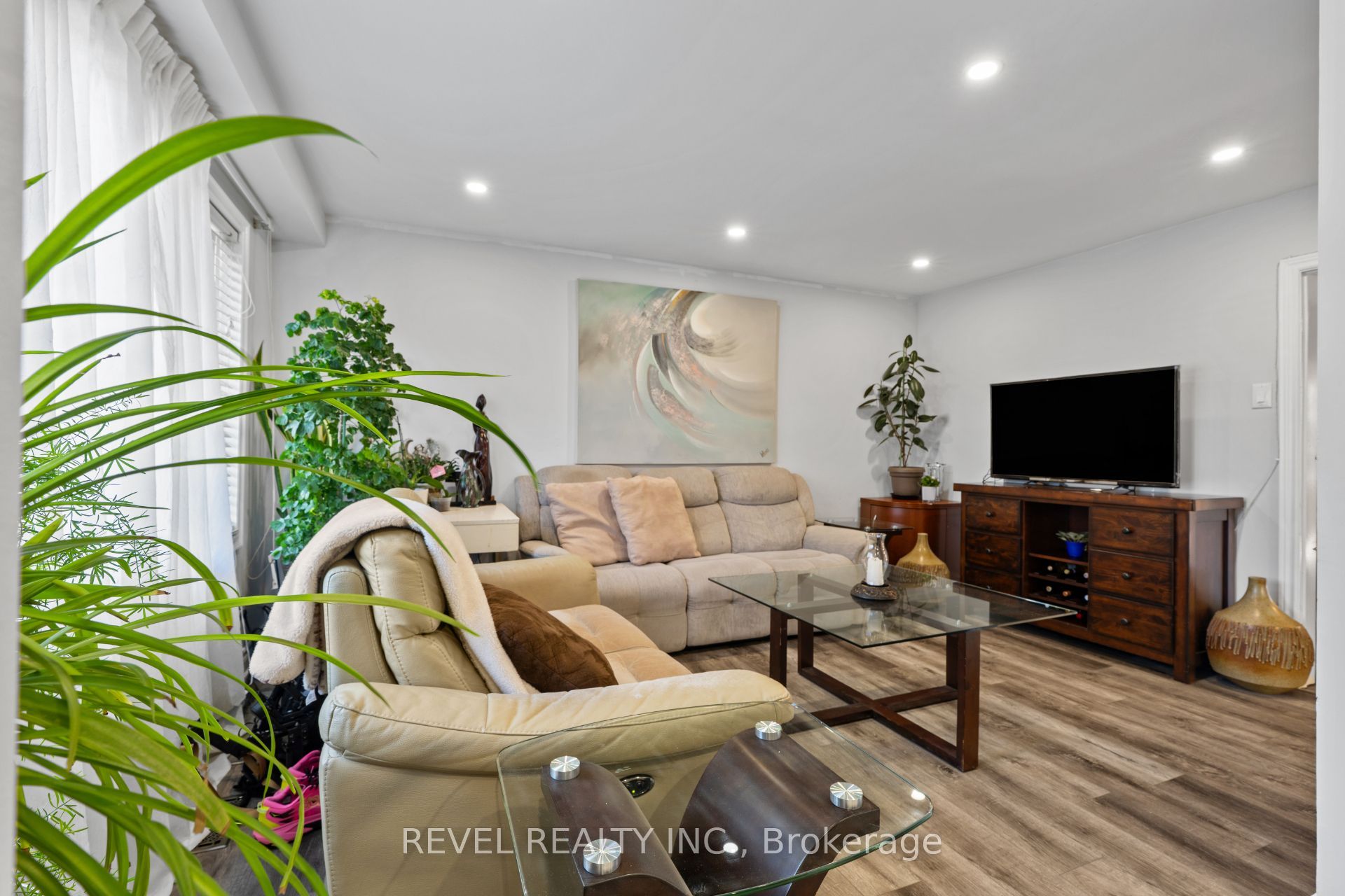 24 Bramhall Circle Property Photo 5