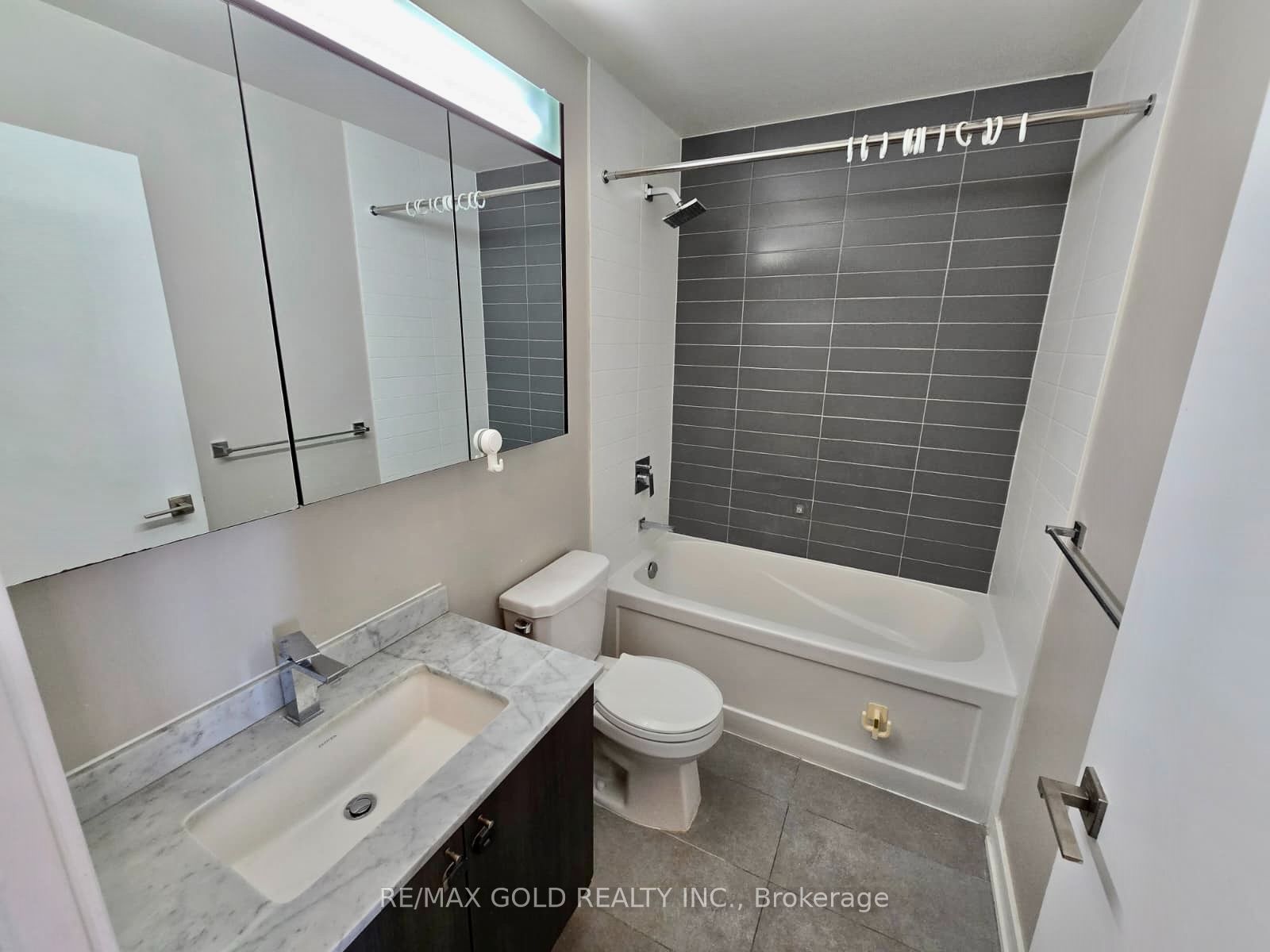 510 Curran Place 2006 Property Photo 13