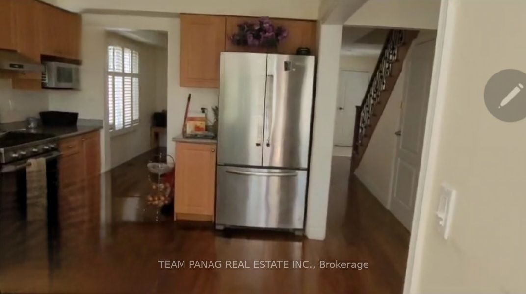 12 Jeremy Place #upper Property Photo 7