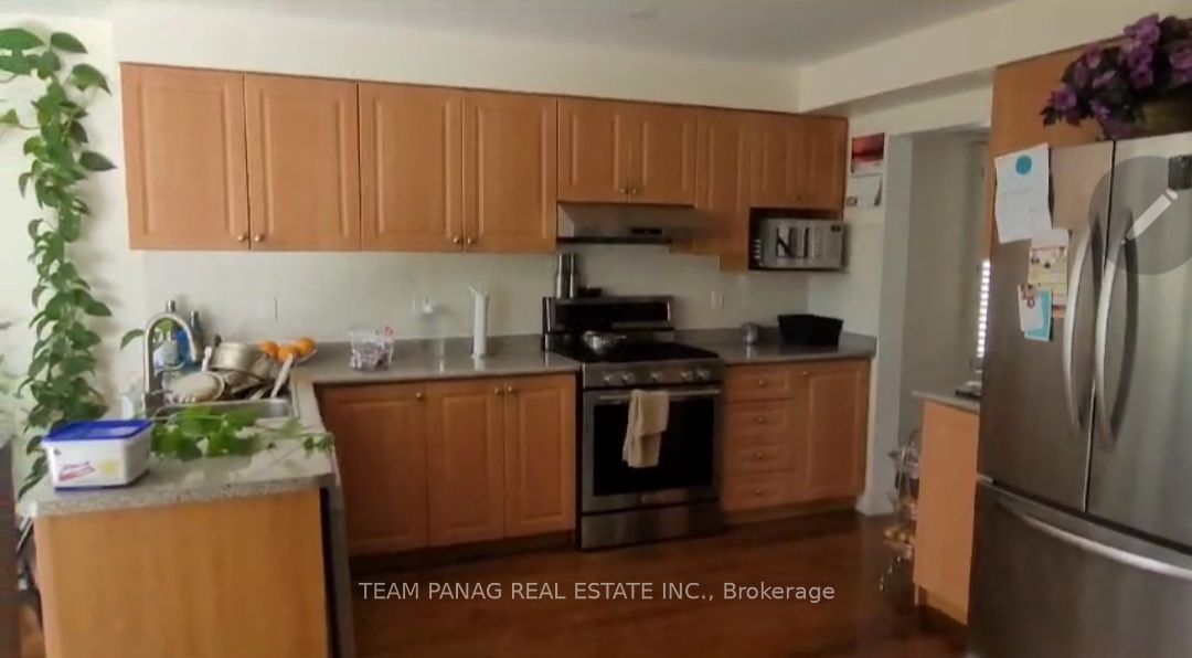 12 Jeremy Place #upper Property Photo 8