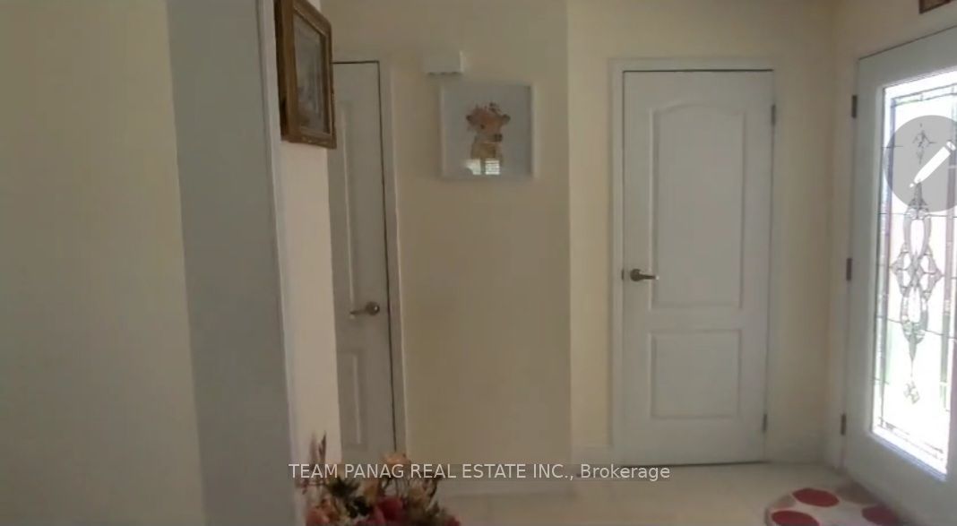 12 Jeremy Place #upper Property Photo 10