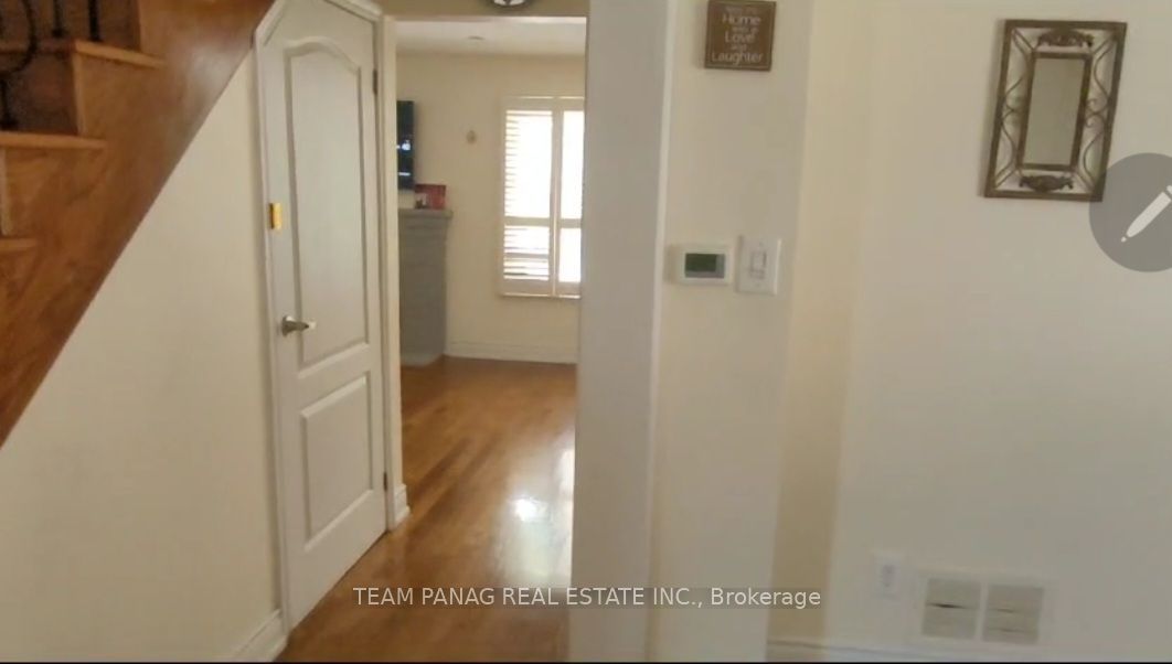 12 Jeremy Place #upper Property Photo 11