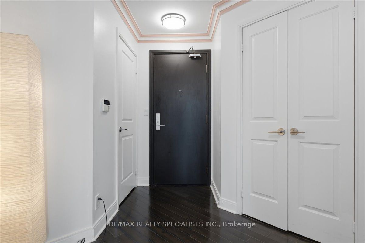 70 Absolute Avenue 1503 Property Photo 3