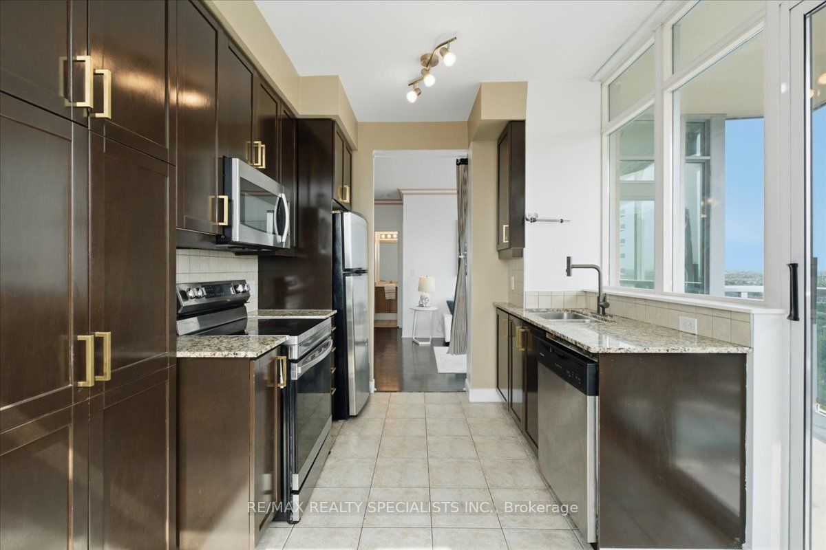 70 Absolute Avenue 1503 Property Photo 17