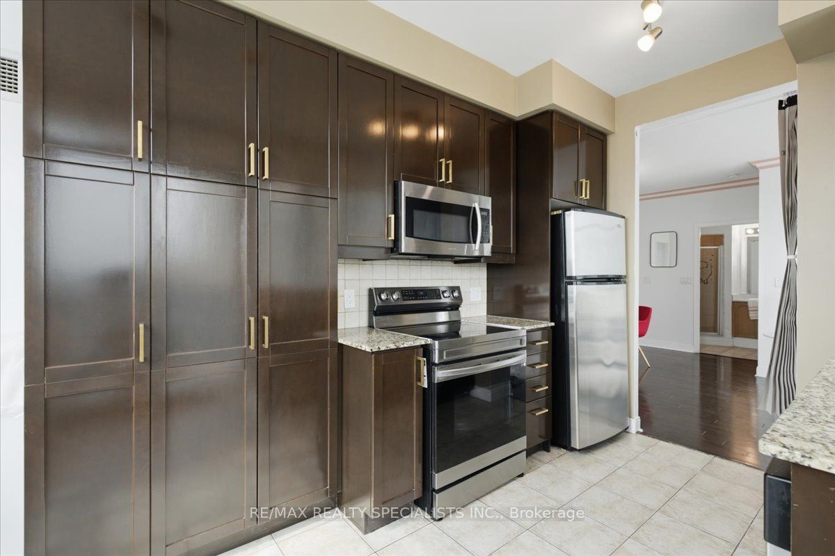 70 Absolute Avenue 1503 Property Photo 18
