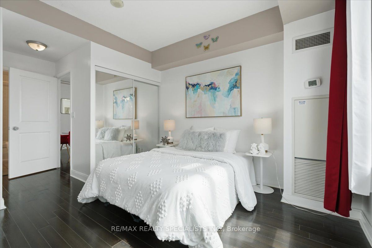 70 Absolute Avenue 1503 Property Photo 23
