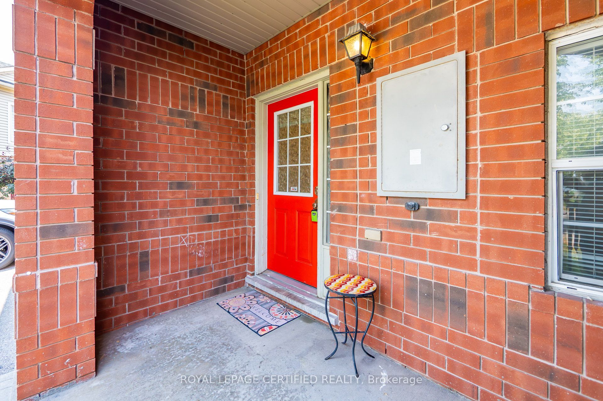 464 Collis Court Property Photo 3