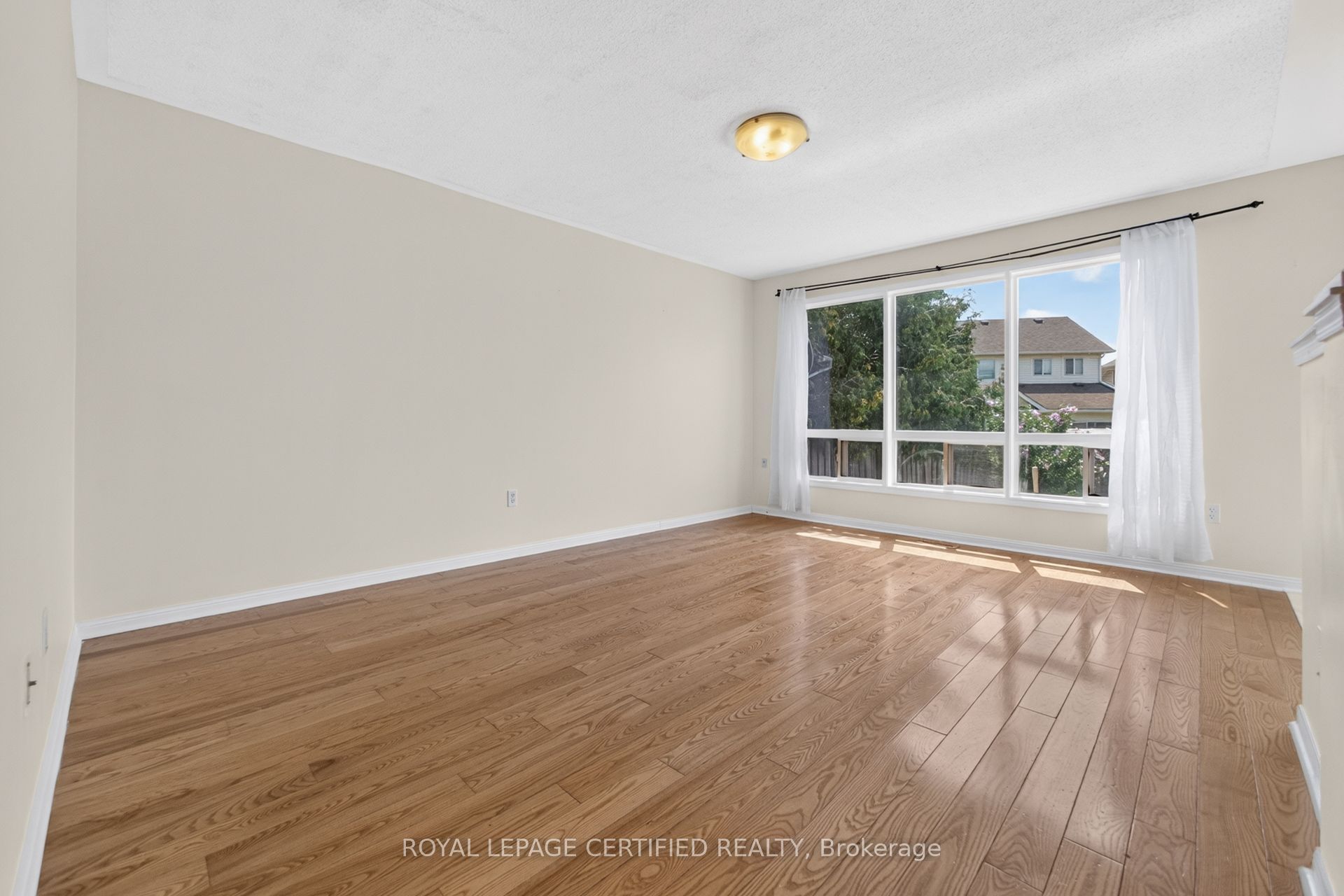 464 Collis Court Property Photo 9