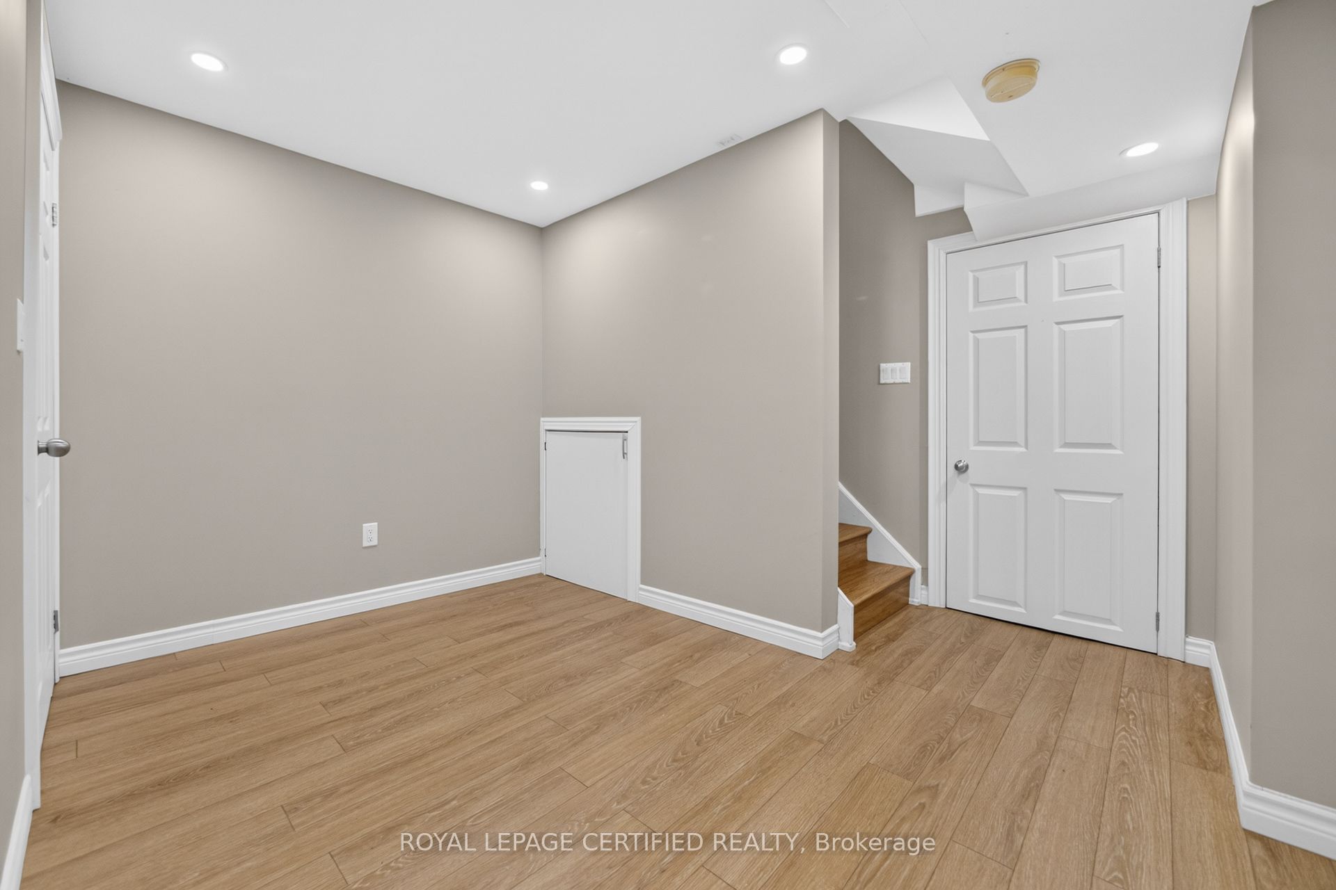 464 Collis Court Property Photo 39