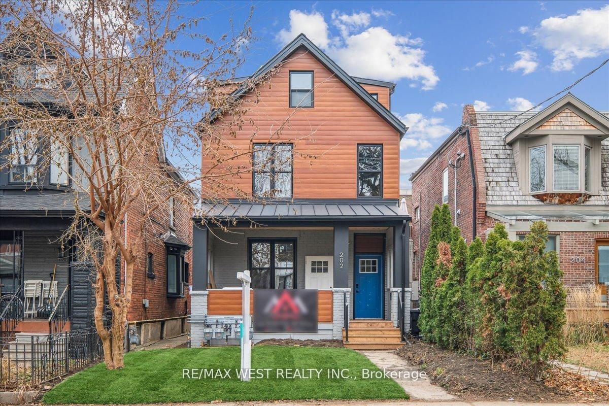202 Perth Avenue Upper Property Photo 1
