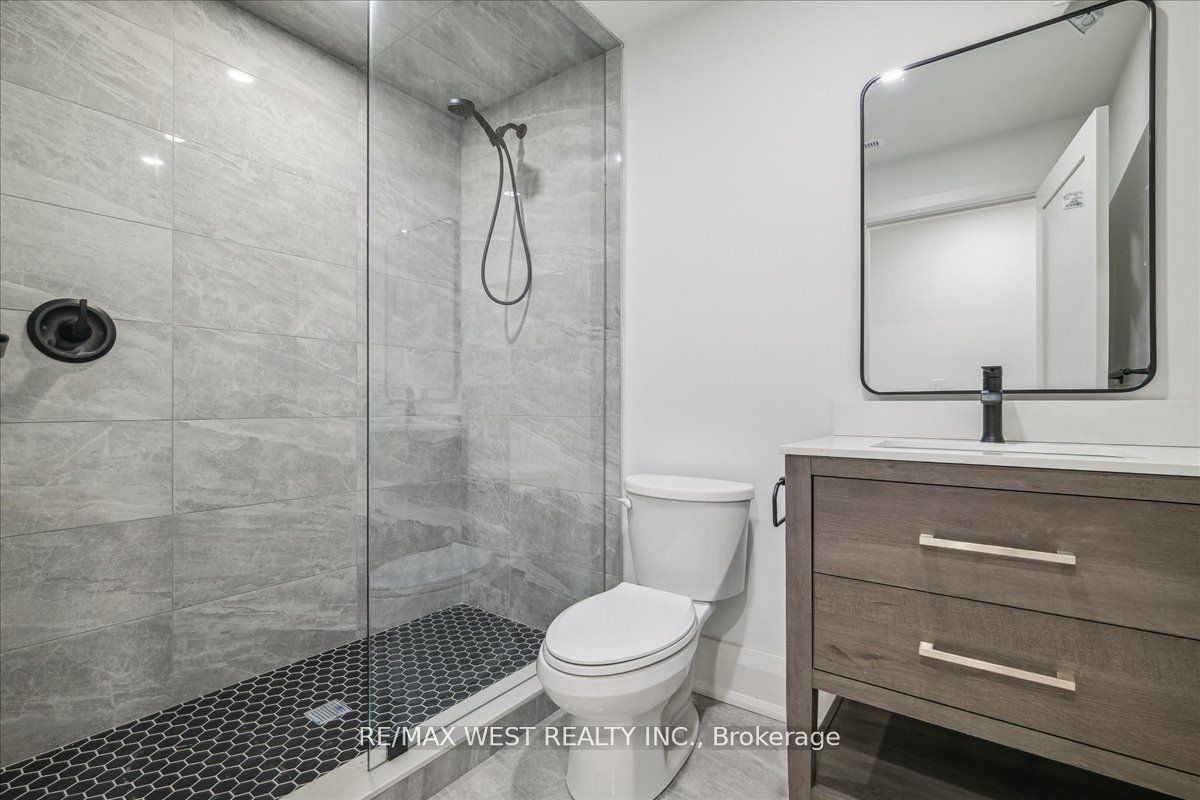 202 Perth Avenue Upper Property Photo 7